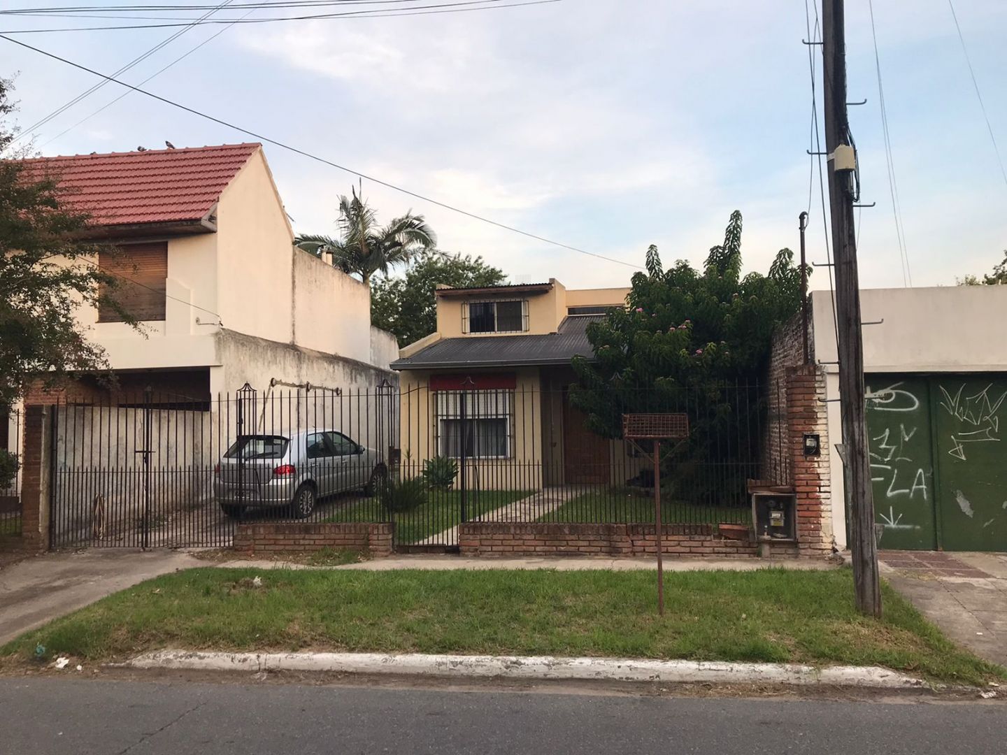 #2455444 | Venta | Casa | Berazategui (Cristian Montenegro Negocios Inmobiliarios)