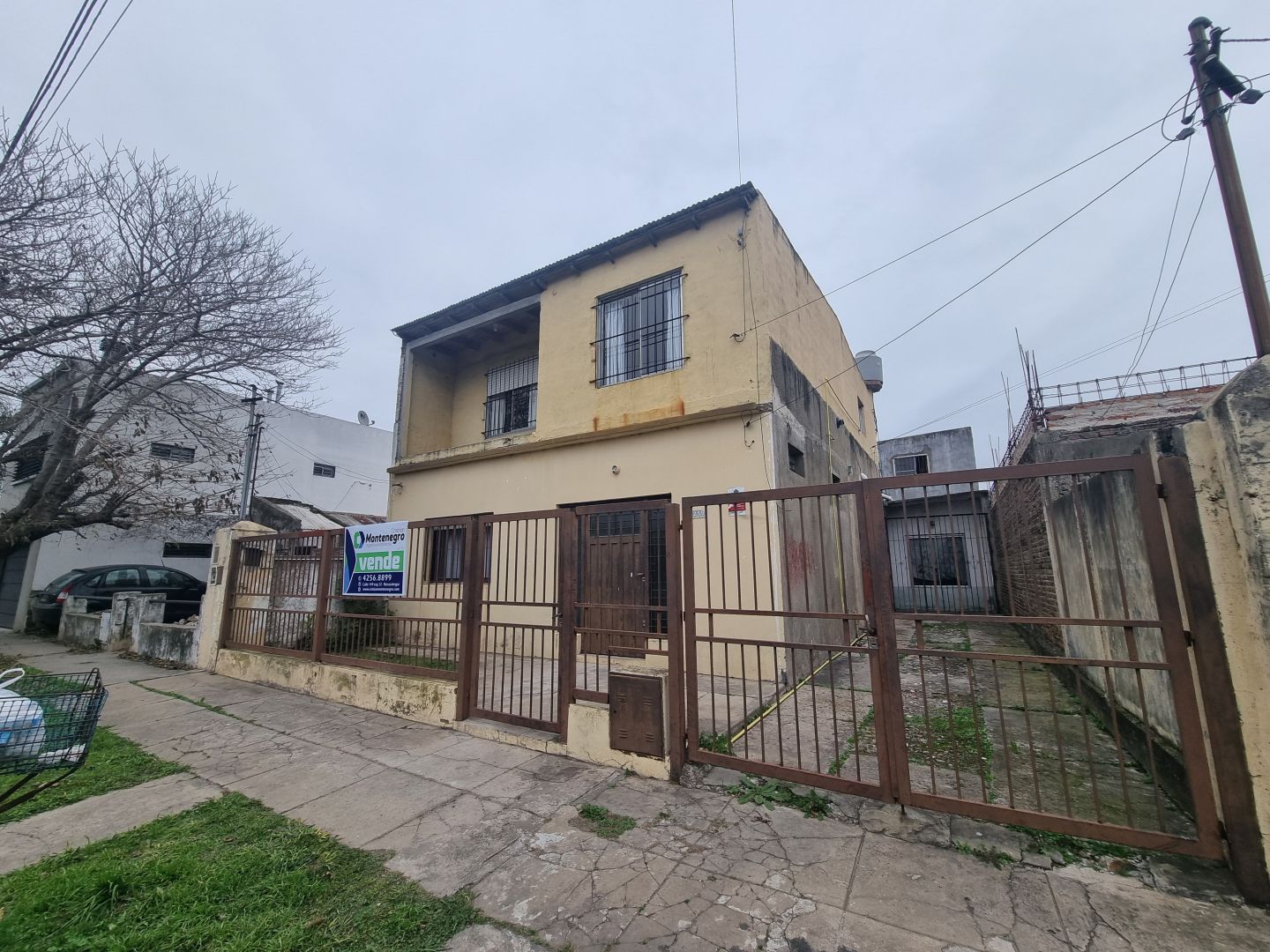 #5205749 | Venta | Casa | Berazategui (Cristian Montenegro Negocios Inmobiliarios)