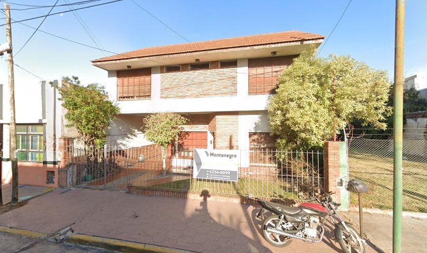 #2556117 | Venta | Casa | Berazategui (Cristian Montenegro Negocios Inmobiliarios)