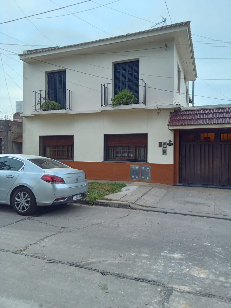 #5359464 | Sale | House | Bernal (Dono Propiedades)