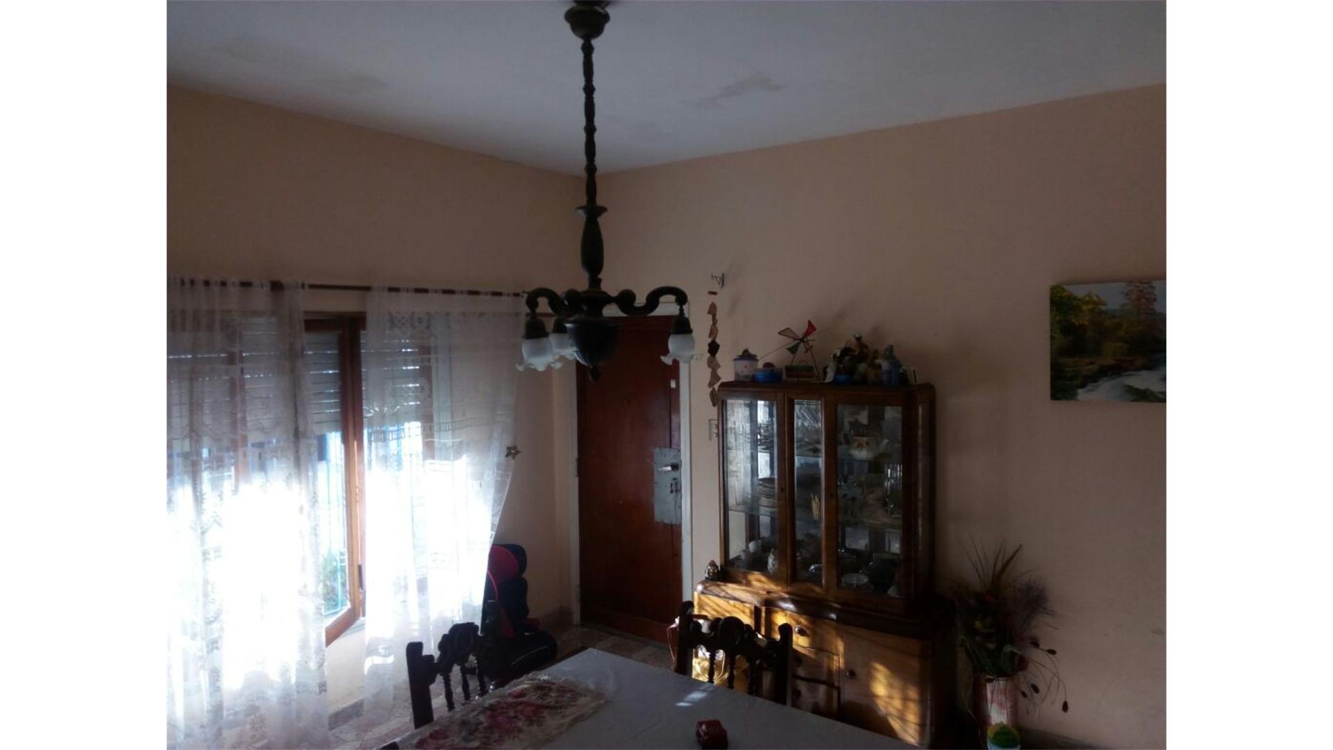 #912240 | Venta | Casa | Lomas De Zamora (Inmobiliaria Raul Candel)