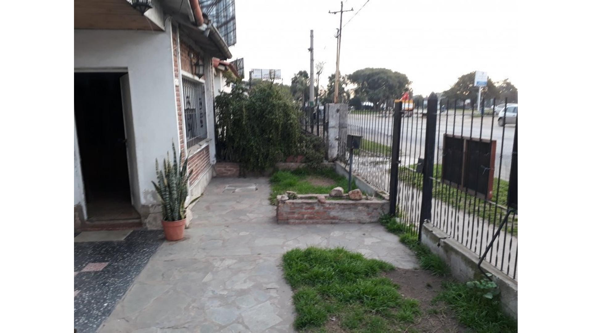 #1018771 | Venta | Casa | Almirante Brown (Del Sur Bienes Raices)