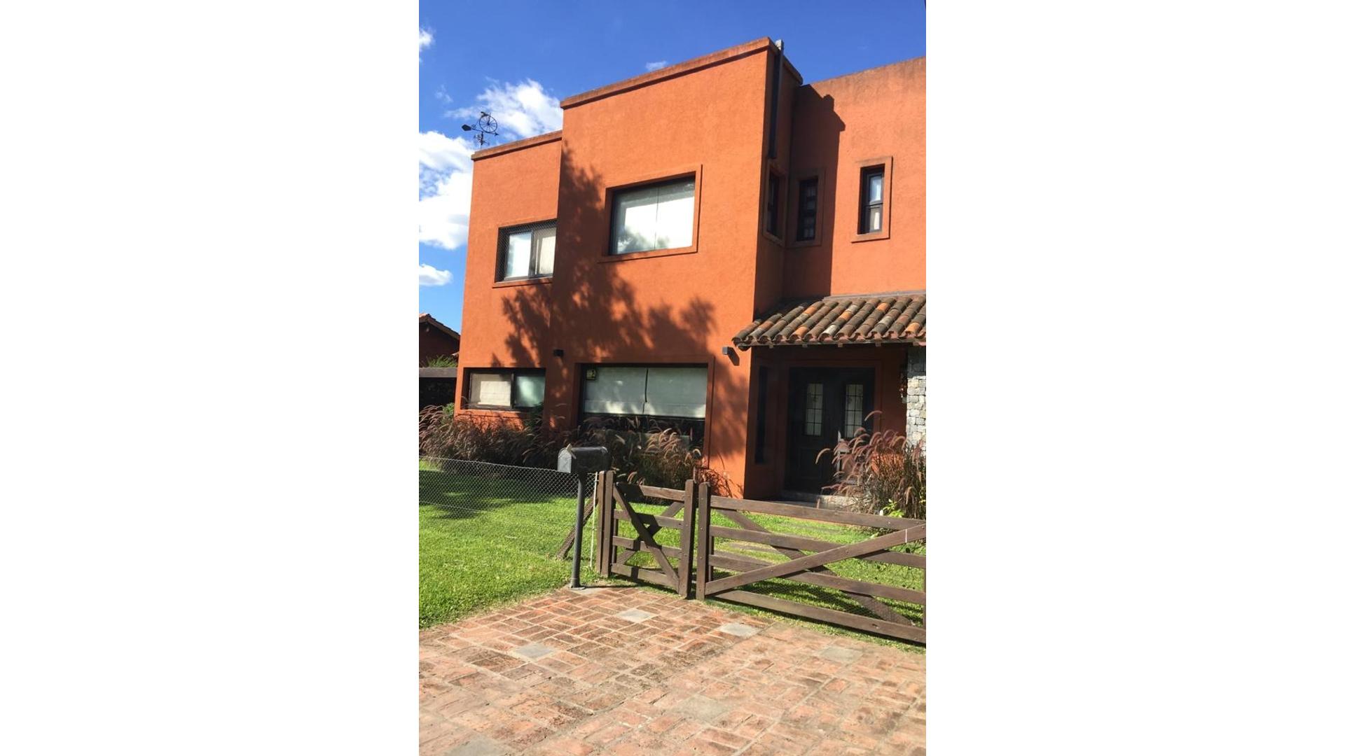 #1461131 | Venta | Casa | Pilar (Godoy Asesores Inmobiliarios)