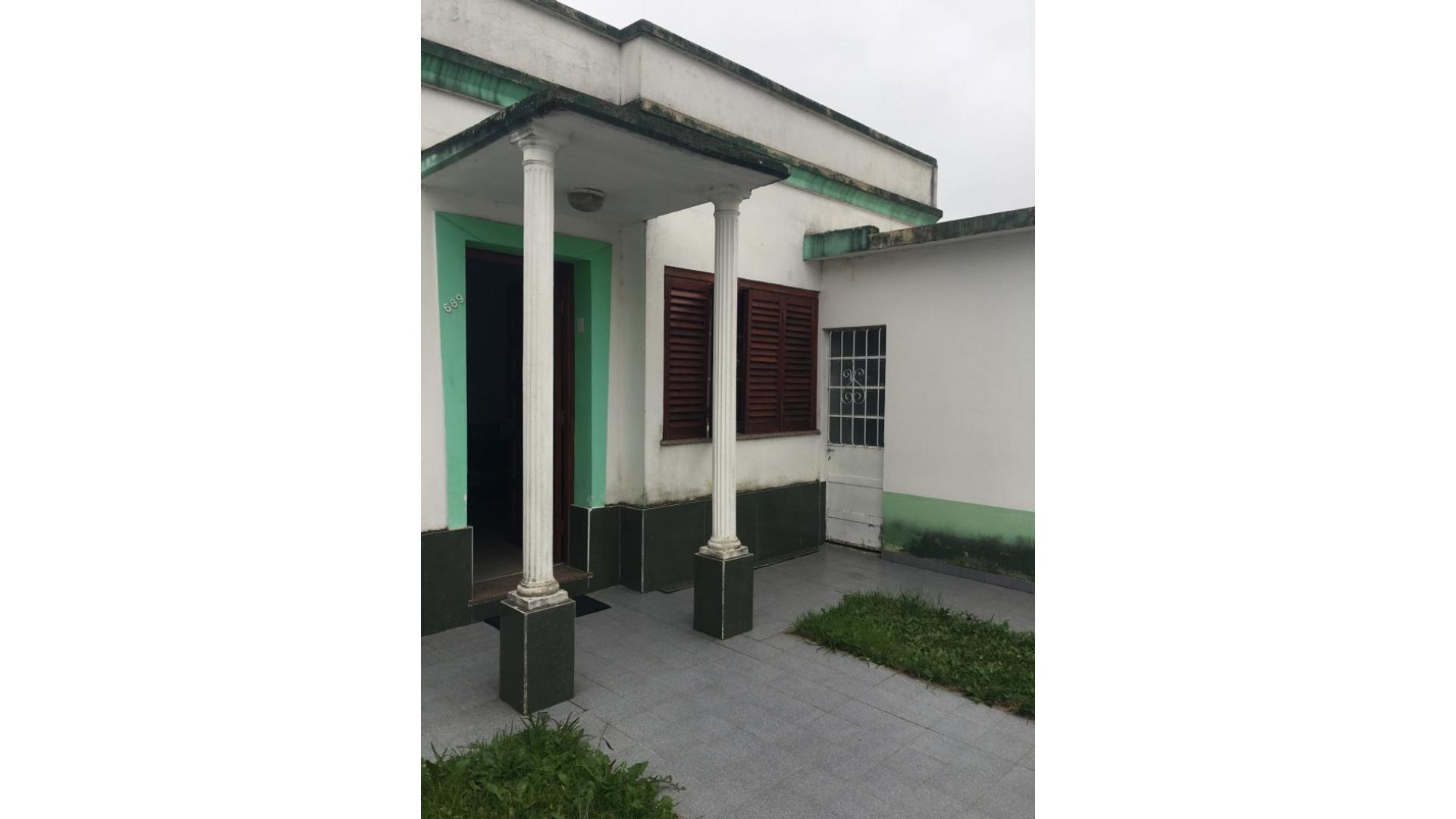 #1737210 | Sale | House | Campana (Bc Propiedades)