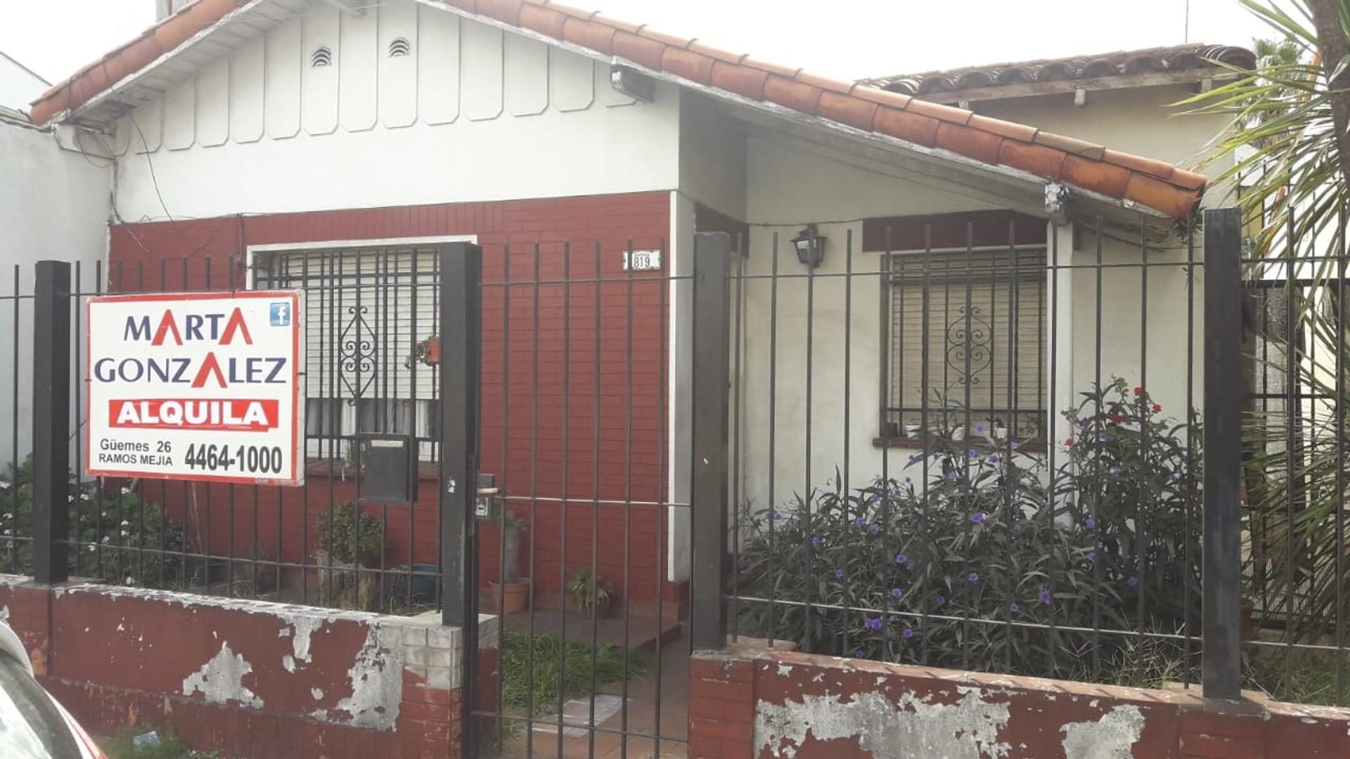 #1869753 | Alquiler | Casa | Moron (Marta Gonzalez Propiedades Suc. Norte)