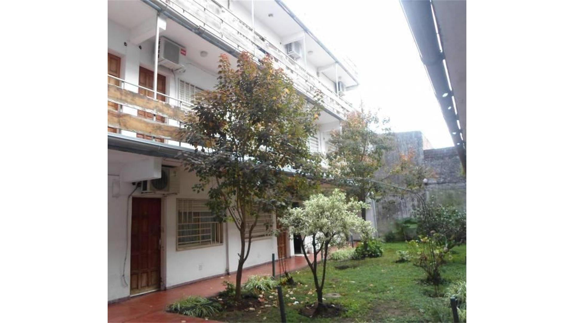 #2062425 | Venta | Casa | Quilmes (Juliana Profitos Propiedades)