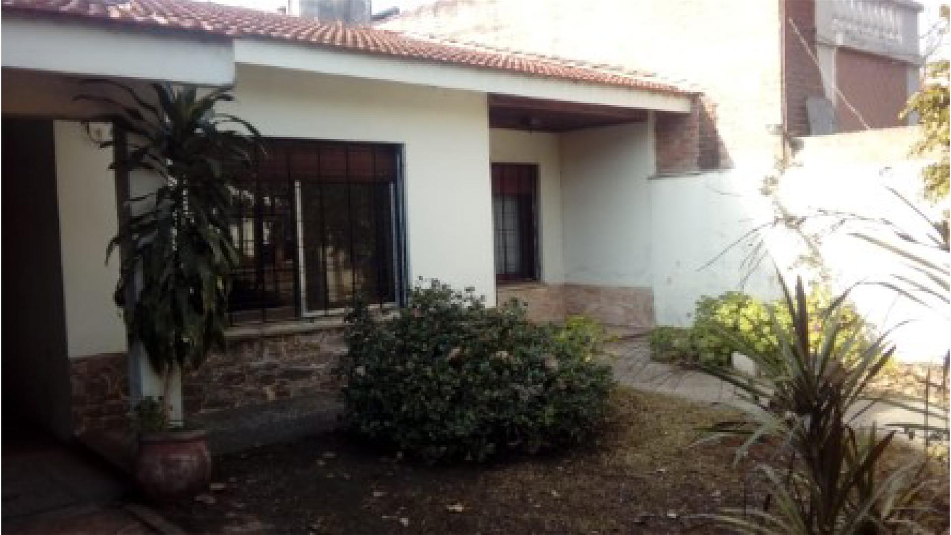 #2372893 | Venta | Casa | Ituzaingó (Bonardi Propiedades)