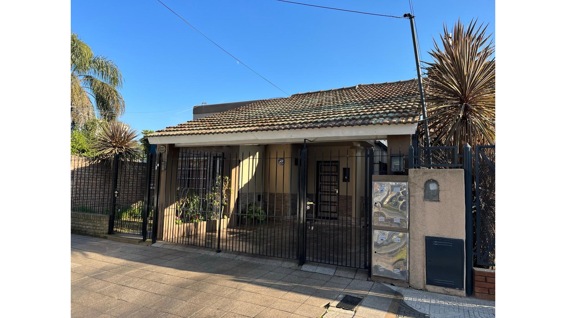 #2870487 | Venta | Casa | Almirante Brown (Marcelo Blanco Inmobiliaria)