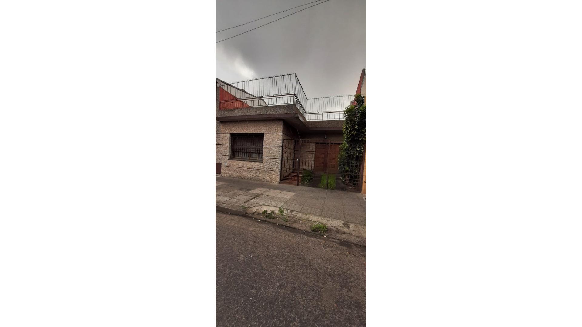 #4054296 | Venta | Casa | Pompeya (Birman Propiedades)