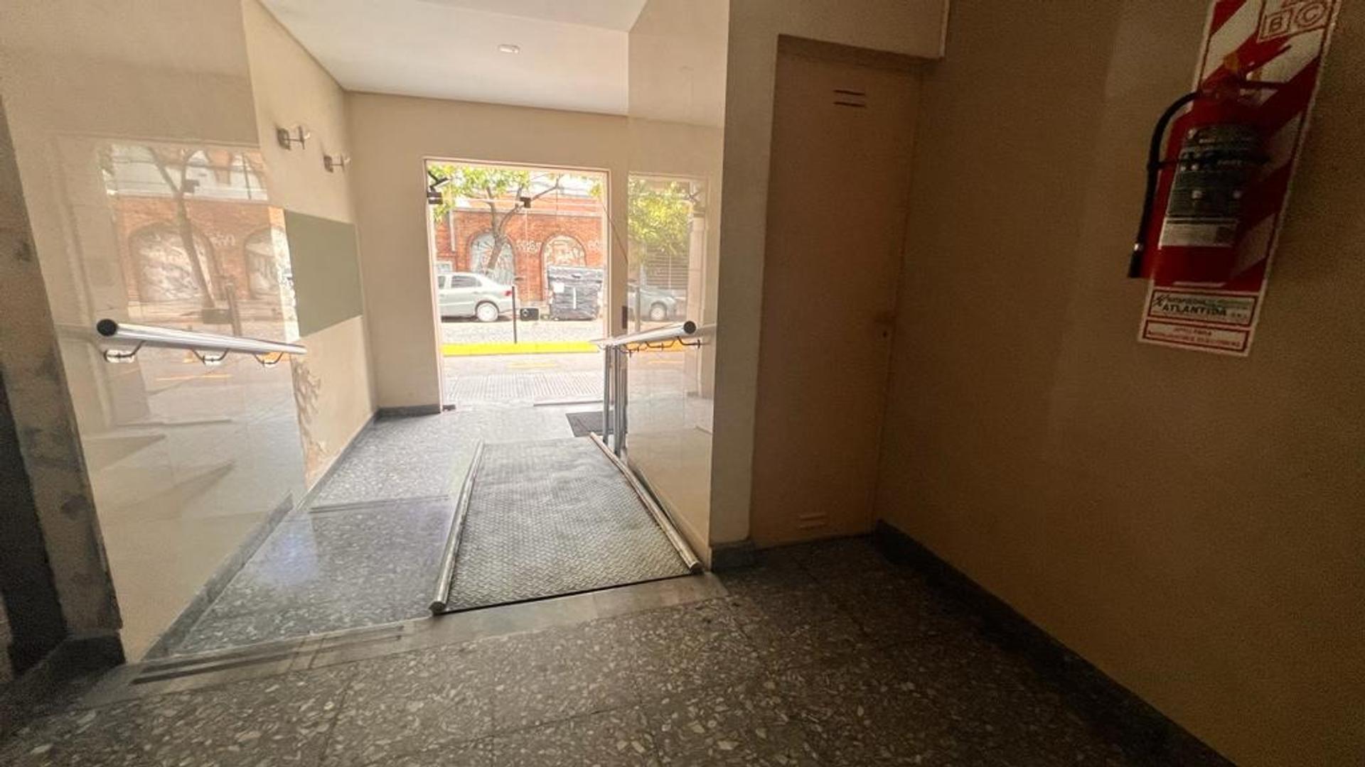 #3266135 | Venta | Local | Barracas (Natalia R Cangiani  Propiedades)