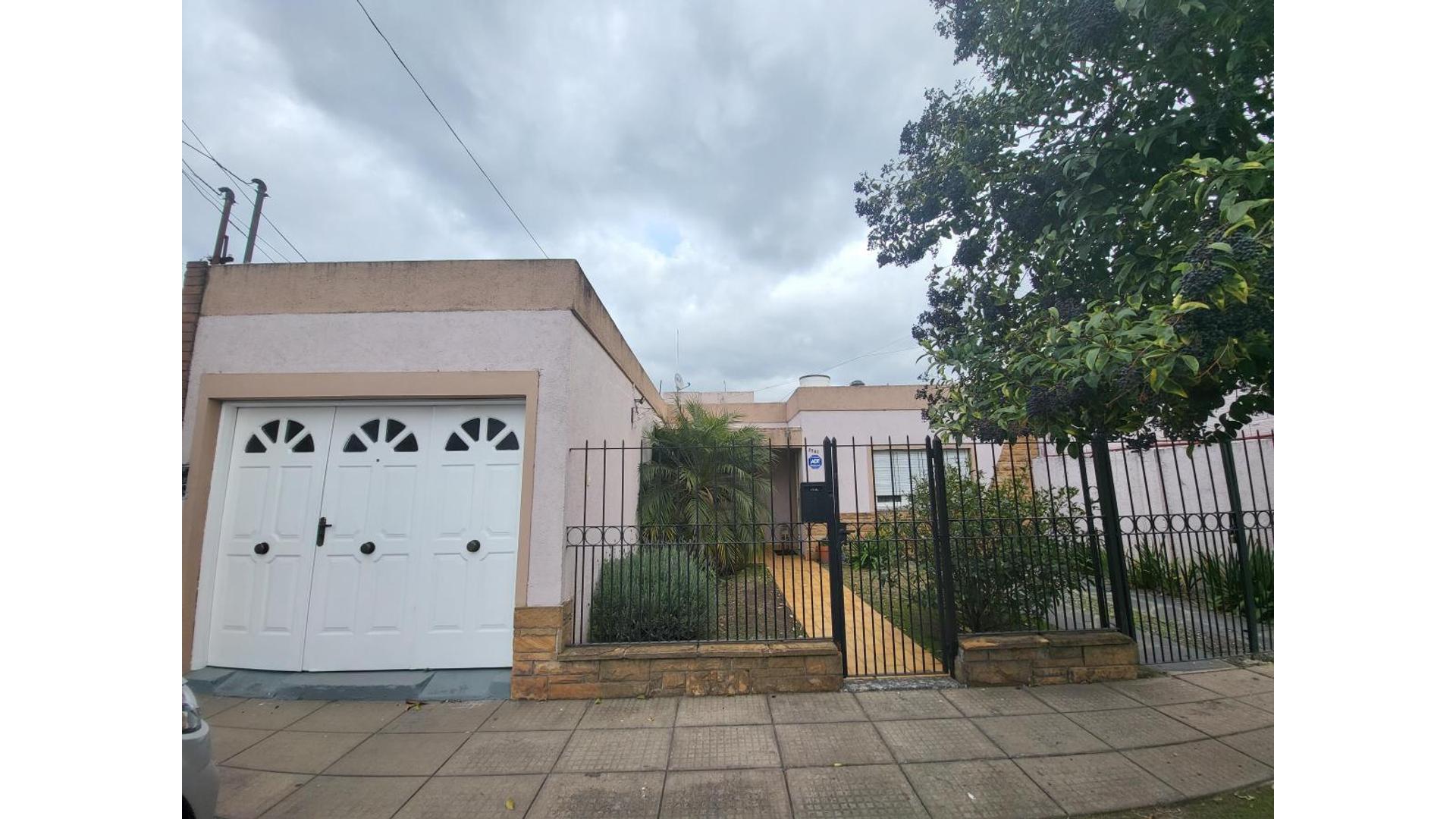 #4184722 | Venta | Casa | Moron (Lorena Gonzalez Inmobiliaria)