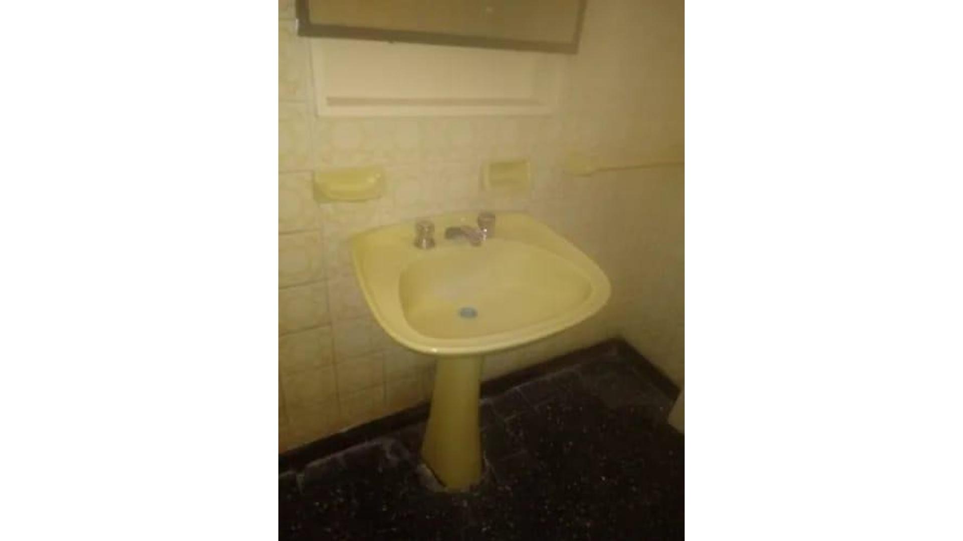 #3774270 | Sale | House | Moron (Asesorias Y Producciones Lm)