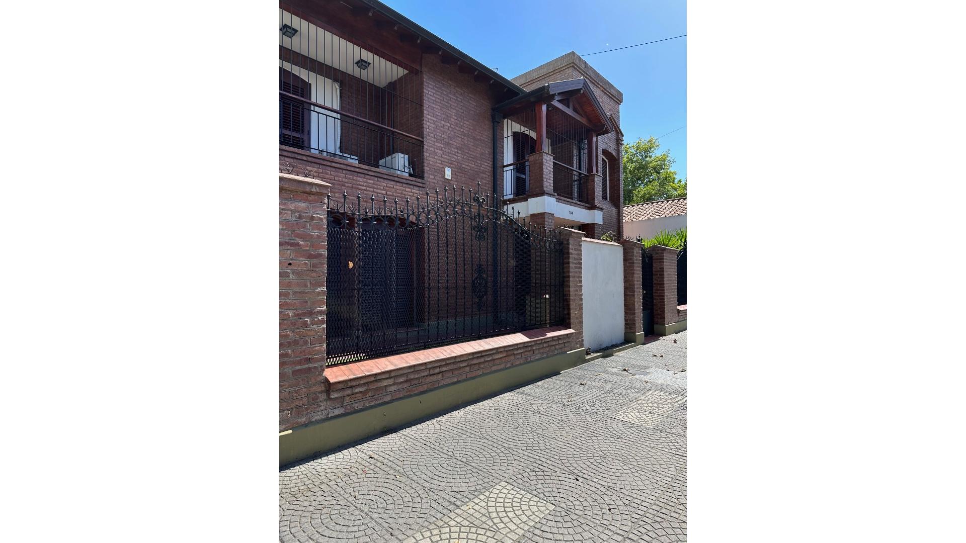 #3766685 | Venta | Casa | Lomas De Zamora (Bianco Cirino Negocios Inmobiliarios)