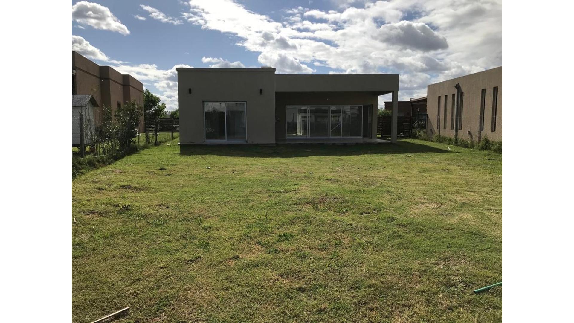 #4053655 | Venta | Casa | Pilar (LE Bienes Raices)