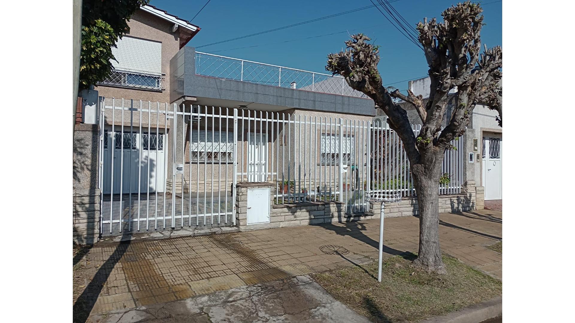 #4063049 | Venta | Casa | Moron (ARCE PROPIEDADES)