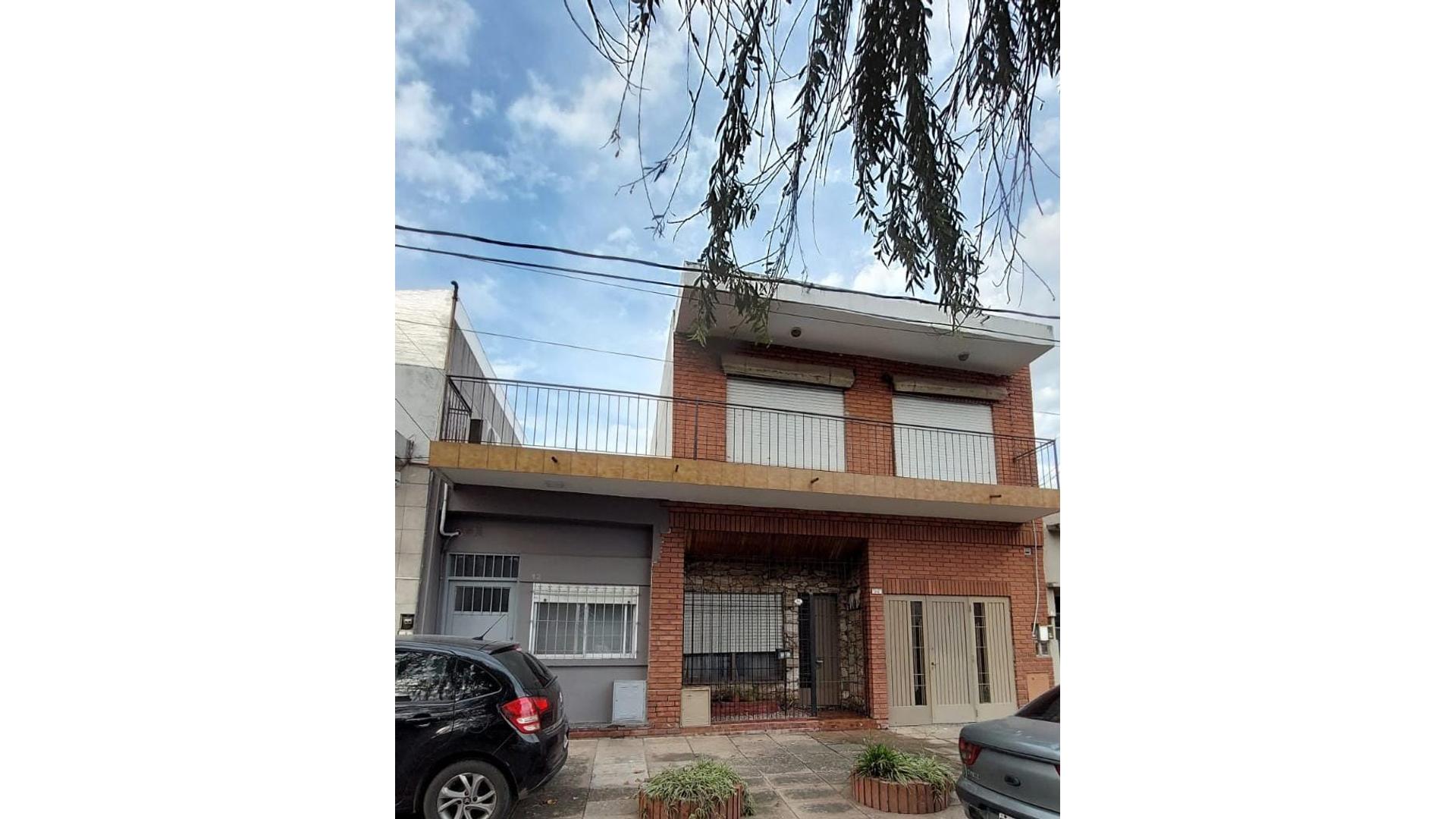 #4252109 | Venta | Casa | Moron (Maite Fernández Rivas Estudio Inmobiliario)