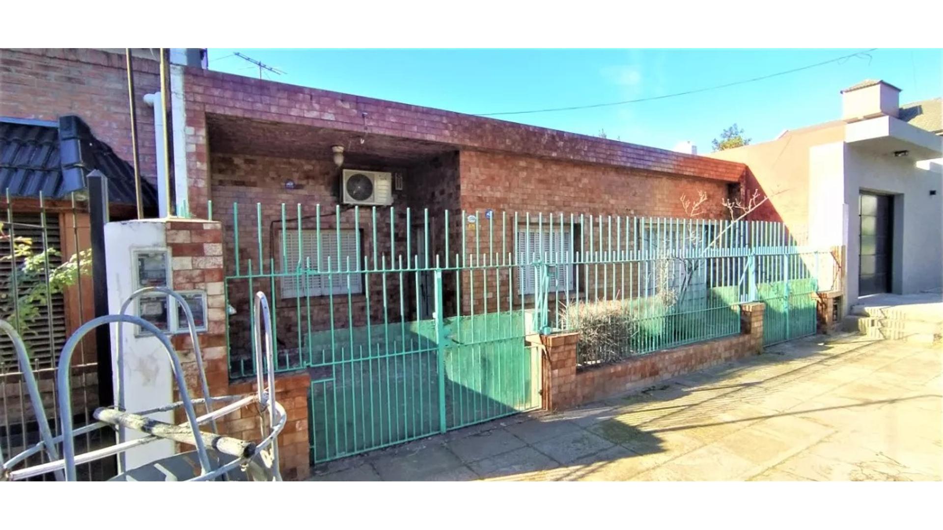 #4393016 | Venta | Casa | Moron (MONTAÑO FELIPE ESTUDIO INMOBILIARIO)