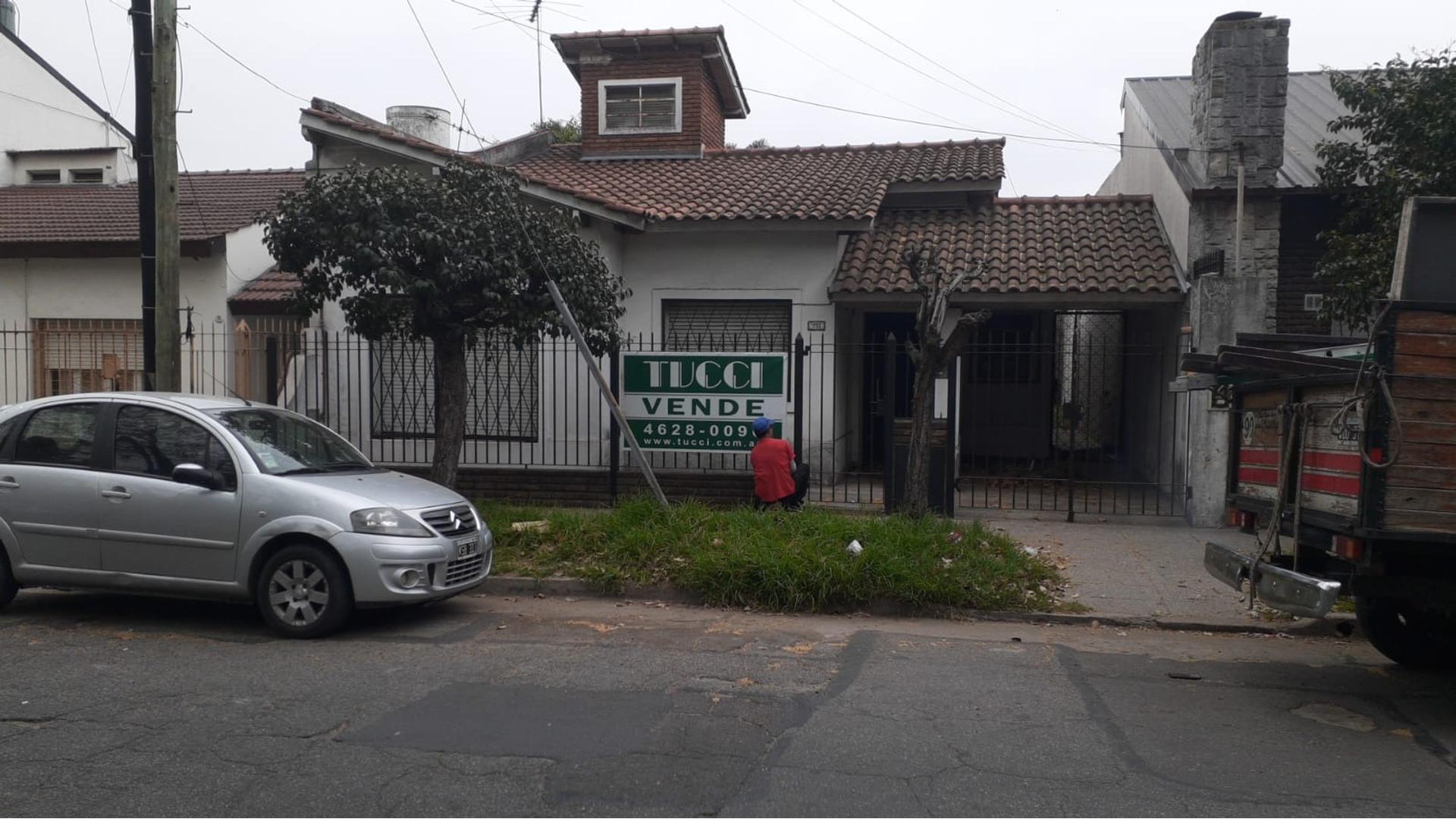 #4560918 | Venta | Casa | Moron (TUCCI INMUEBLES)