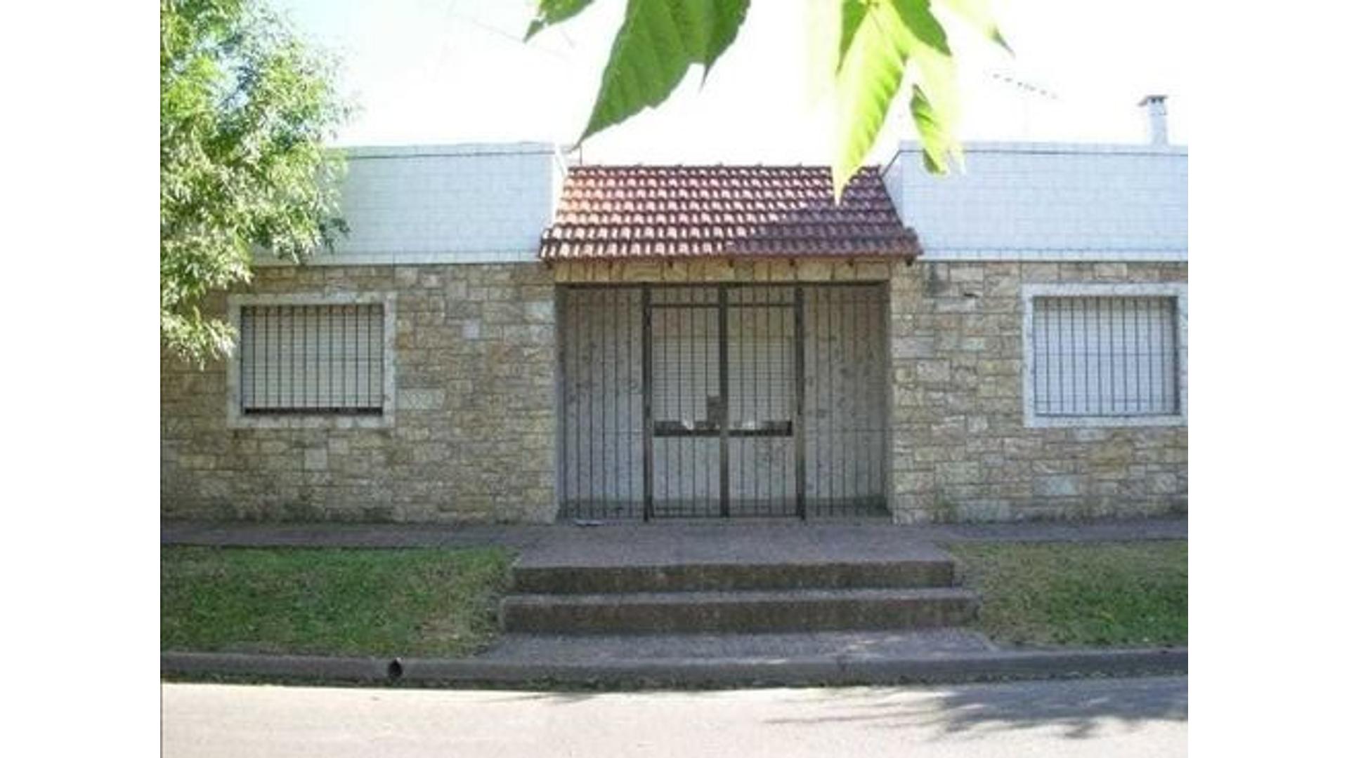 #4797913 | Venta | Casa | Moron (Asesorias Y Producciones Lm)