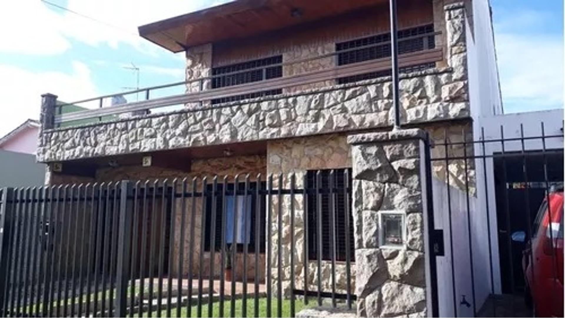 #4842203 | Venta | Casa | Hurlingham (Asesorias Y Producciones Lm)