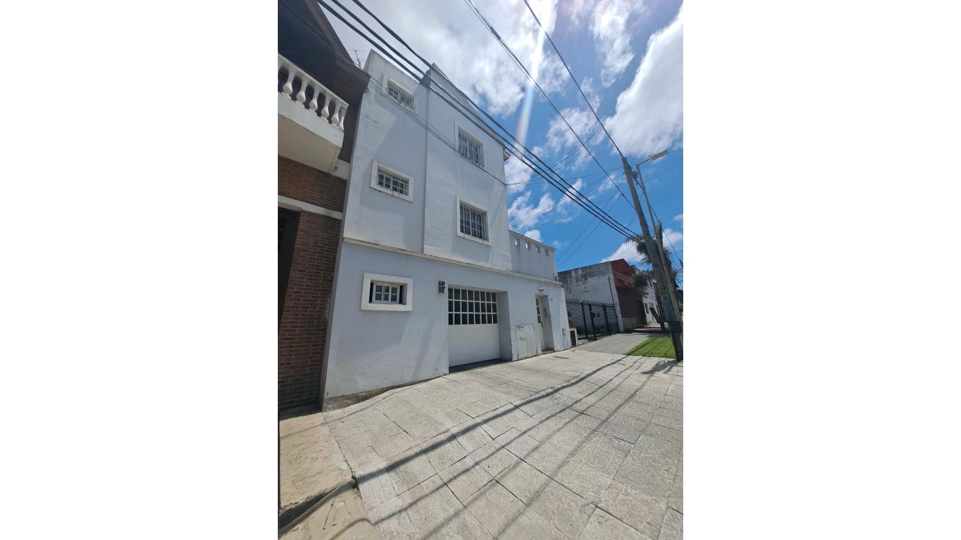 #1530485 | Venta | Casa | Quilmes (Adrián Gorosito Desarrollos Inmobiliarios)