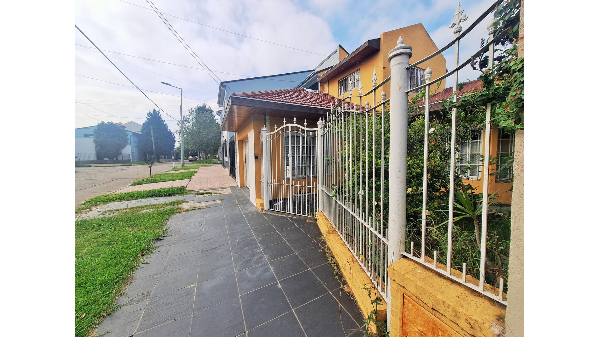 #4852024 | Venta | Casa | Lomas De Zamora (TRUJILLO PROPIEDADES)