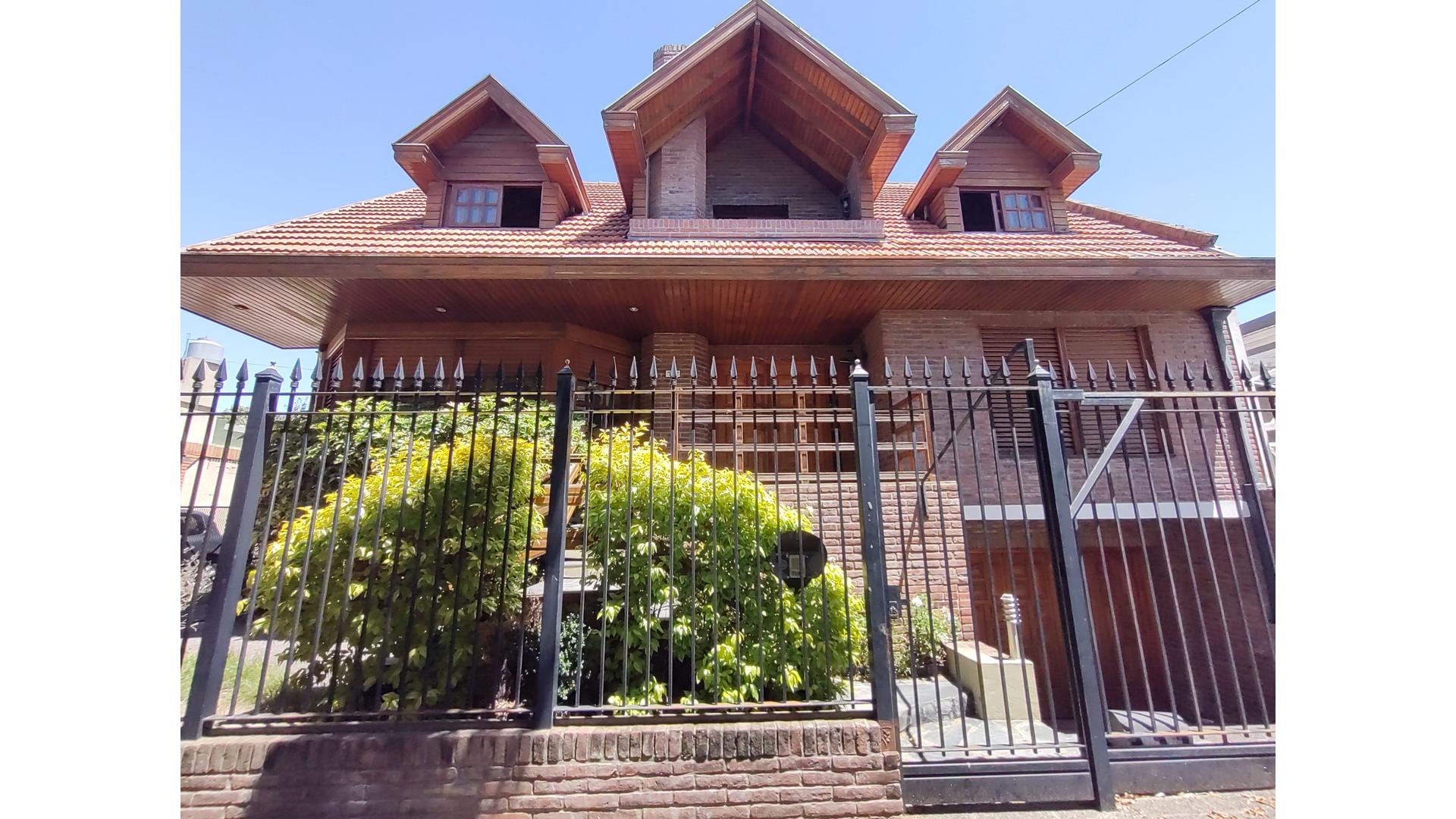 #4877240 | Venta | Casa | Lomas De Zamora (Alejandra Luque Negocios Inmobiliarios)