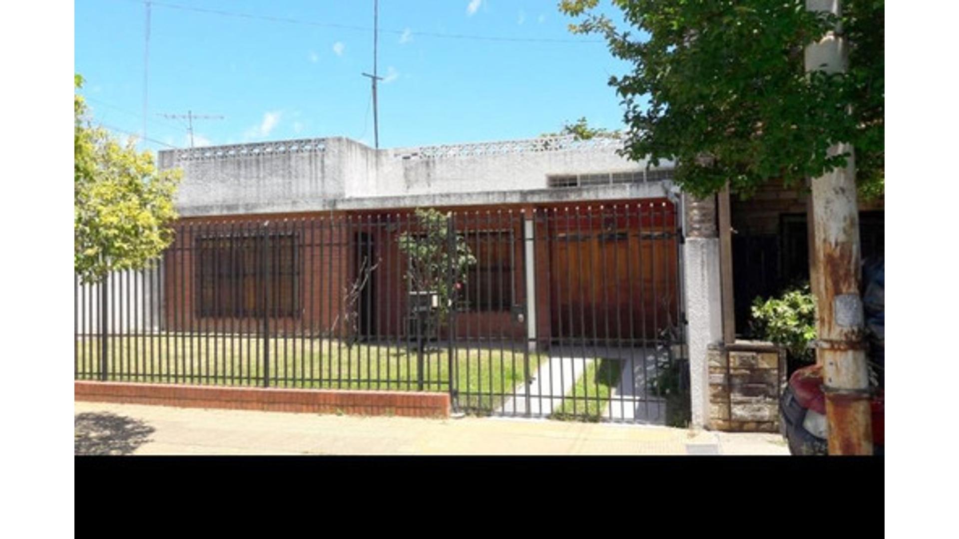 #5147030 | Venta | Casa | Moron (GABRIEL DESIATA BIENES RAICES)