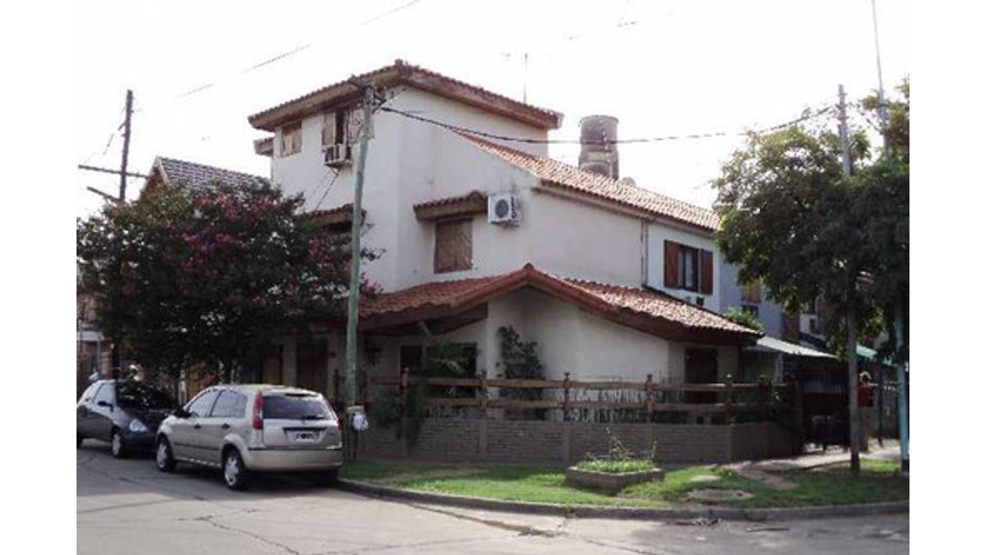 #5020847 | Venta | Casa | Moron (GABRIEL DESIATA BIENES RAICES)