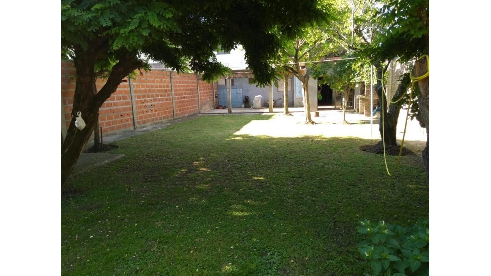 #4961340 | Venta | Casa | Almirante Brown (Barandiaran Negocios Inmobiliarios)