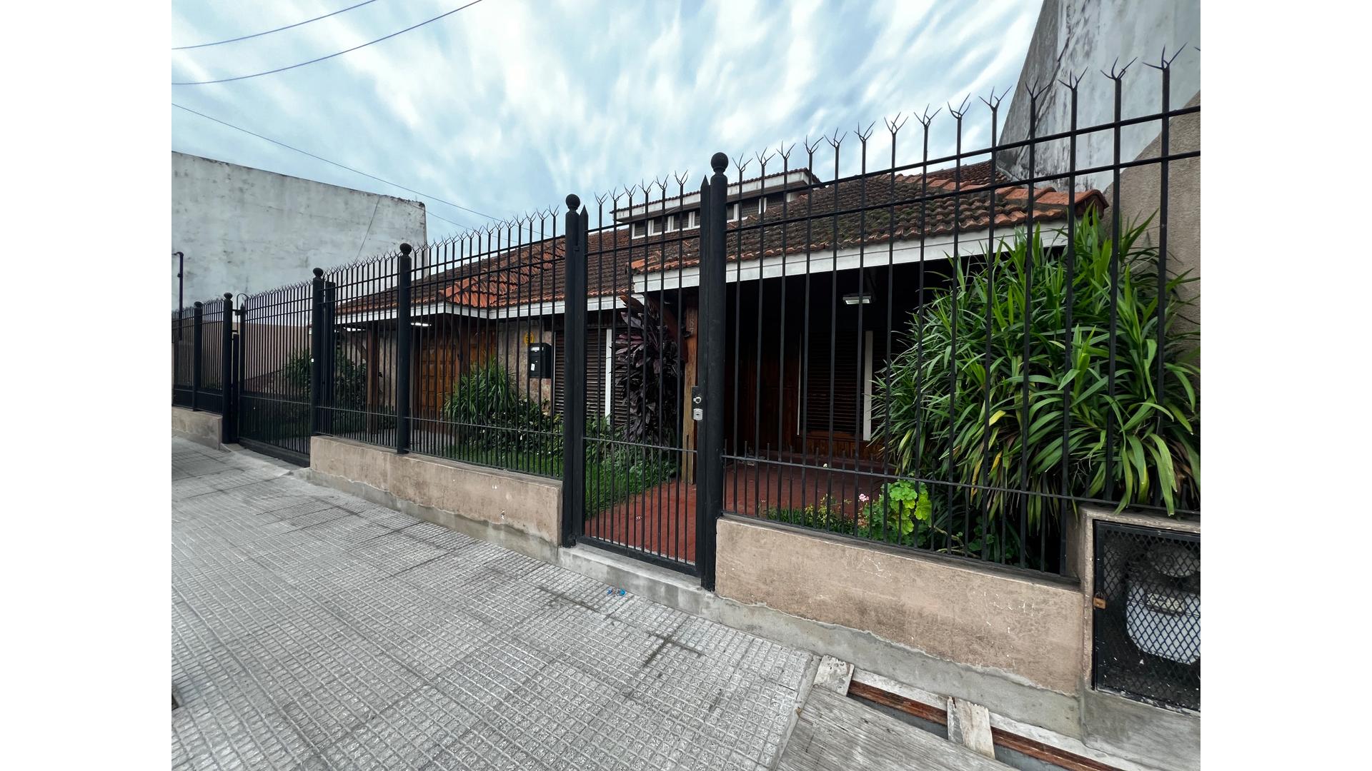 #4968009 | Rental | House | Almirante Brown (Hernández Negocios Inmobiliarios)