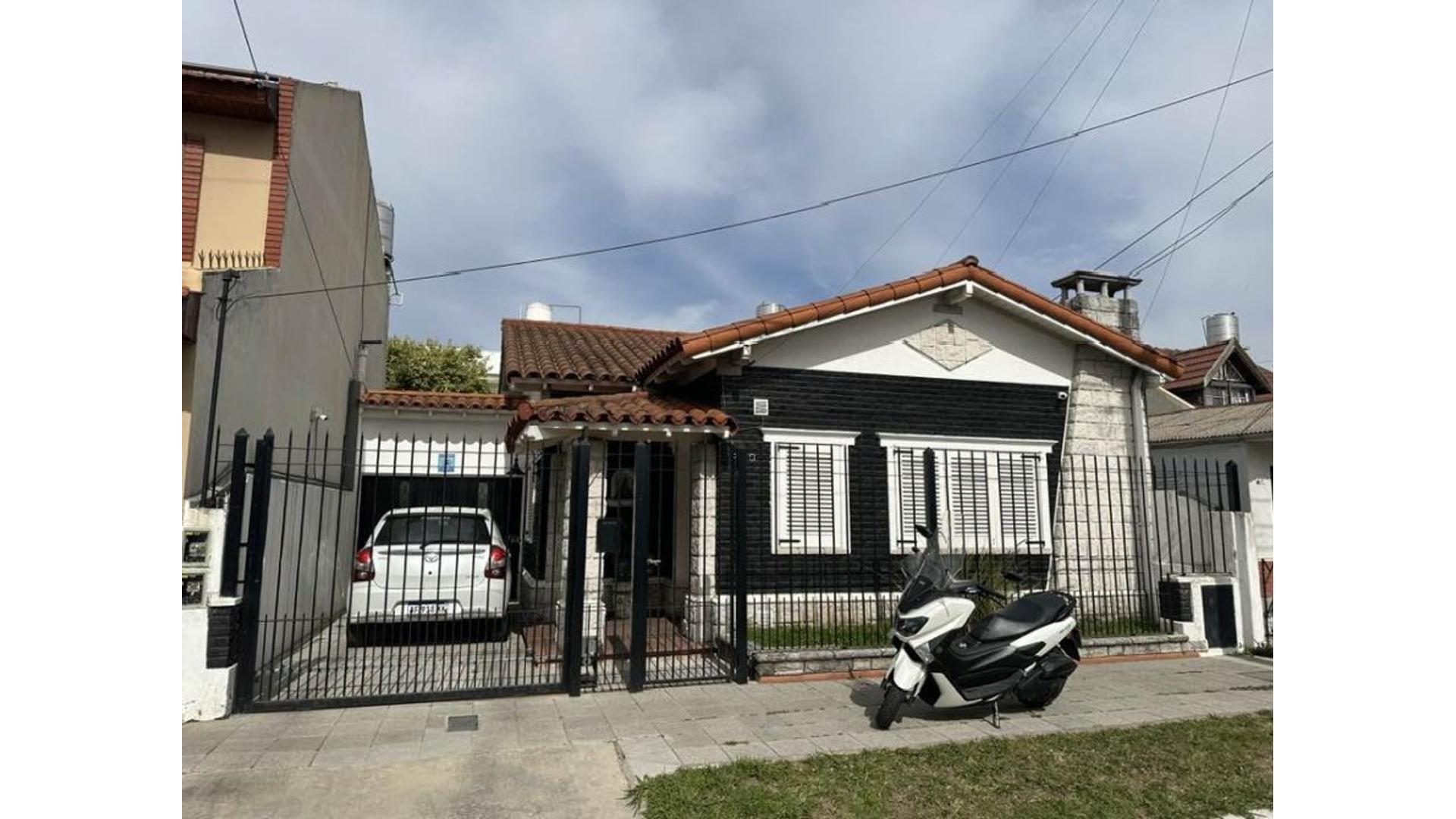 #5031652 | Venta | Casa | Lomas De Zamora (Julieta Rodriguez Inmobiliaria)