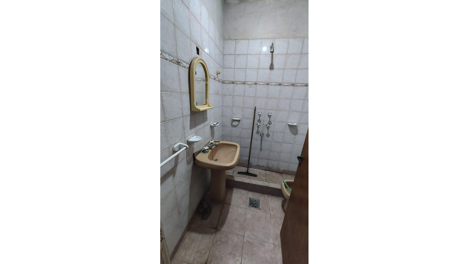 #5043357 | Venta | Casa | Lomas De Zamora (Estudio Inmobiliario Di Paola)