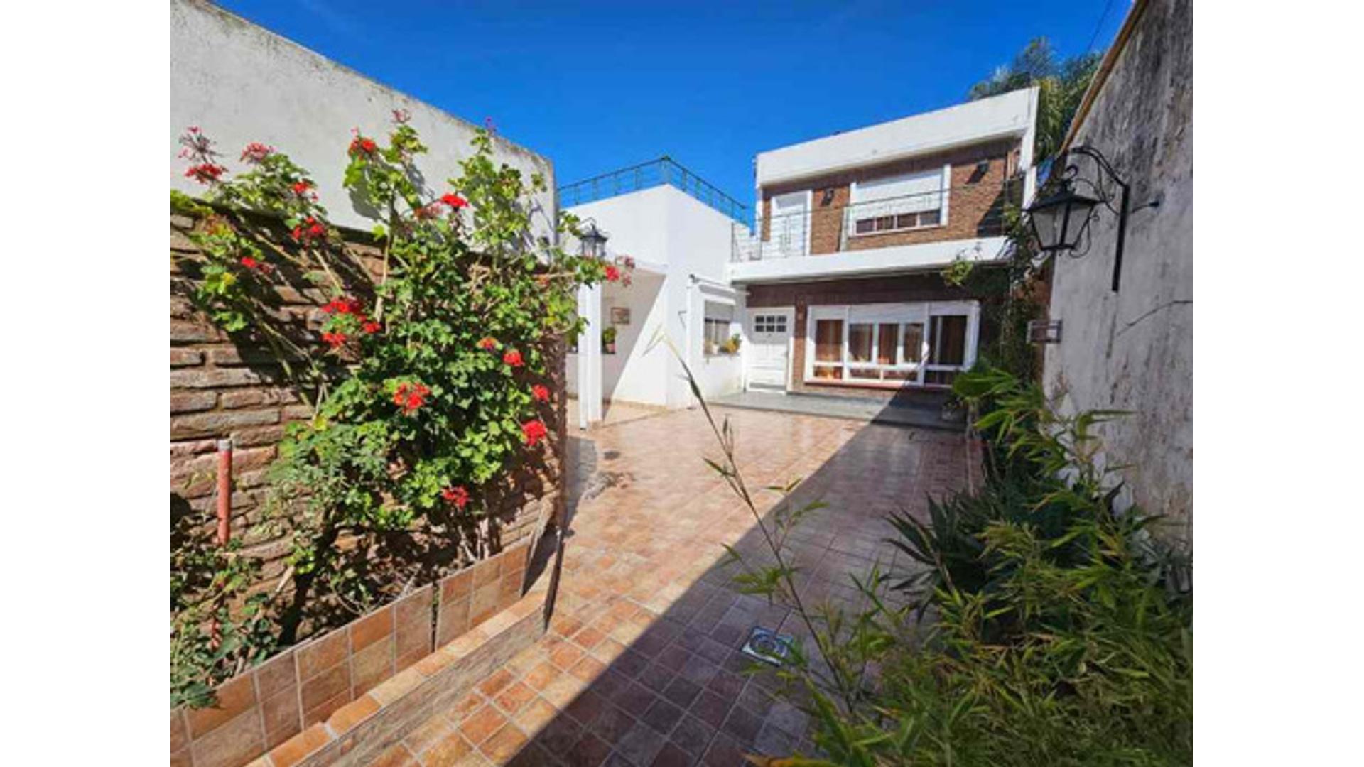 #5078721 | Venta | Casa | Quilmes (VALERIA SANCHEZ FERREIROS)