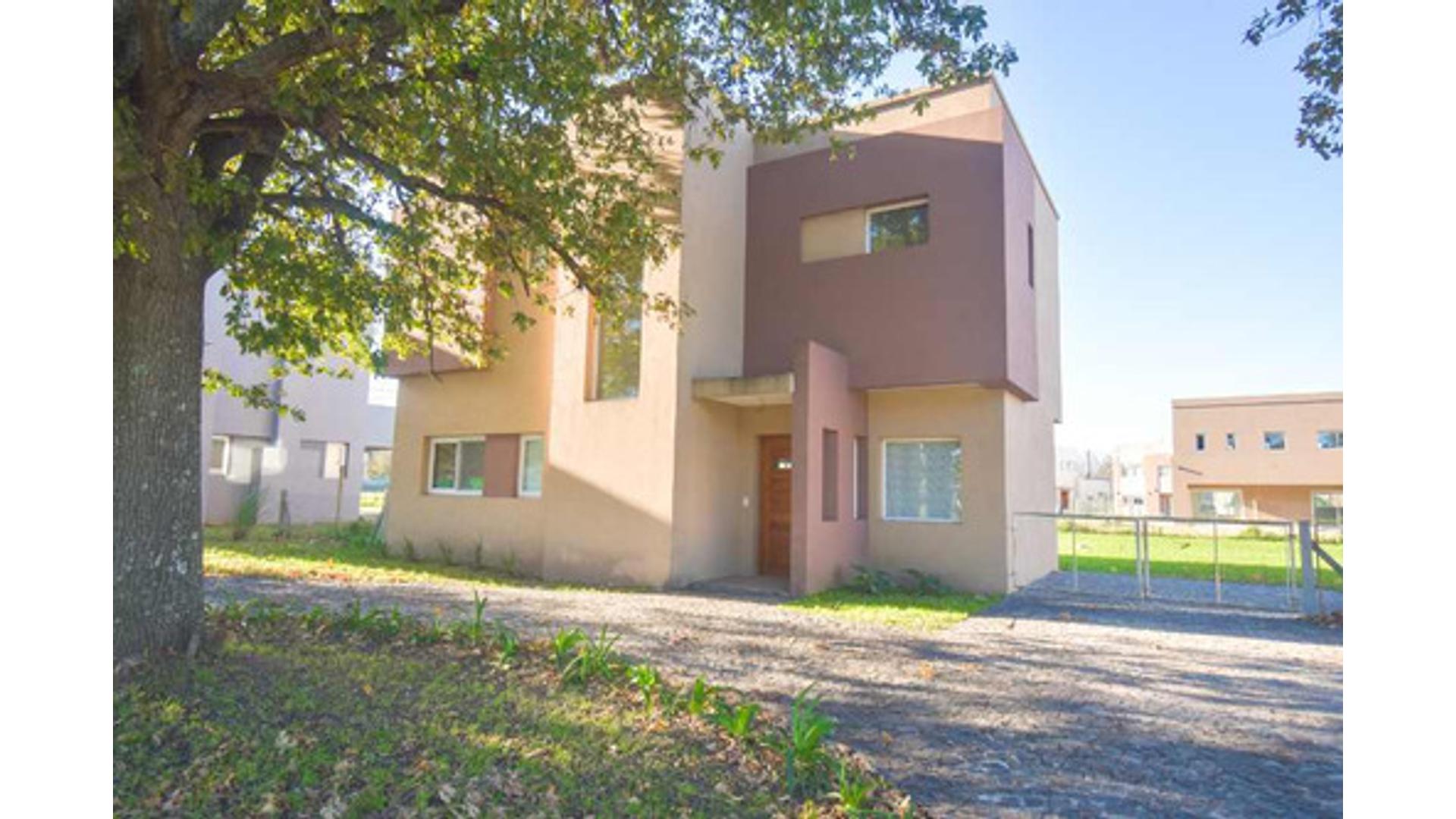 #5081292 | Venta | Casa | Berazategui (VALERIA SANCHEZ FERREIROS)