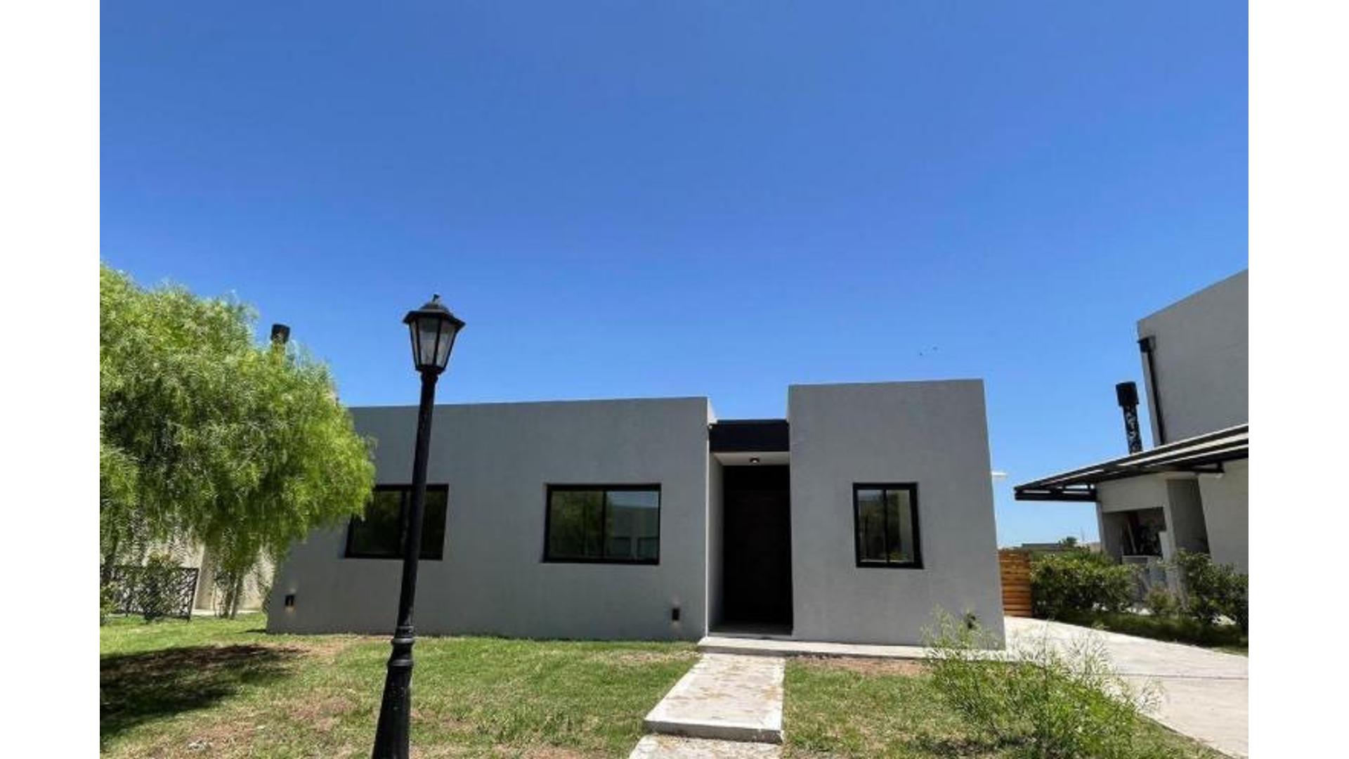 #5347321 | Venta | Casa | Pilar (Raquel Moreno Propiedades)