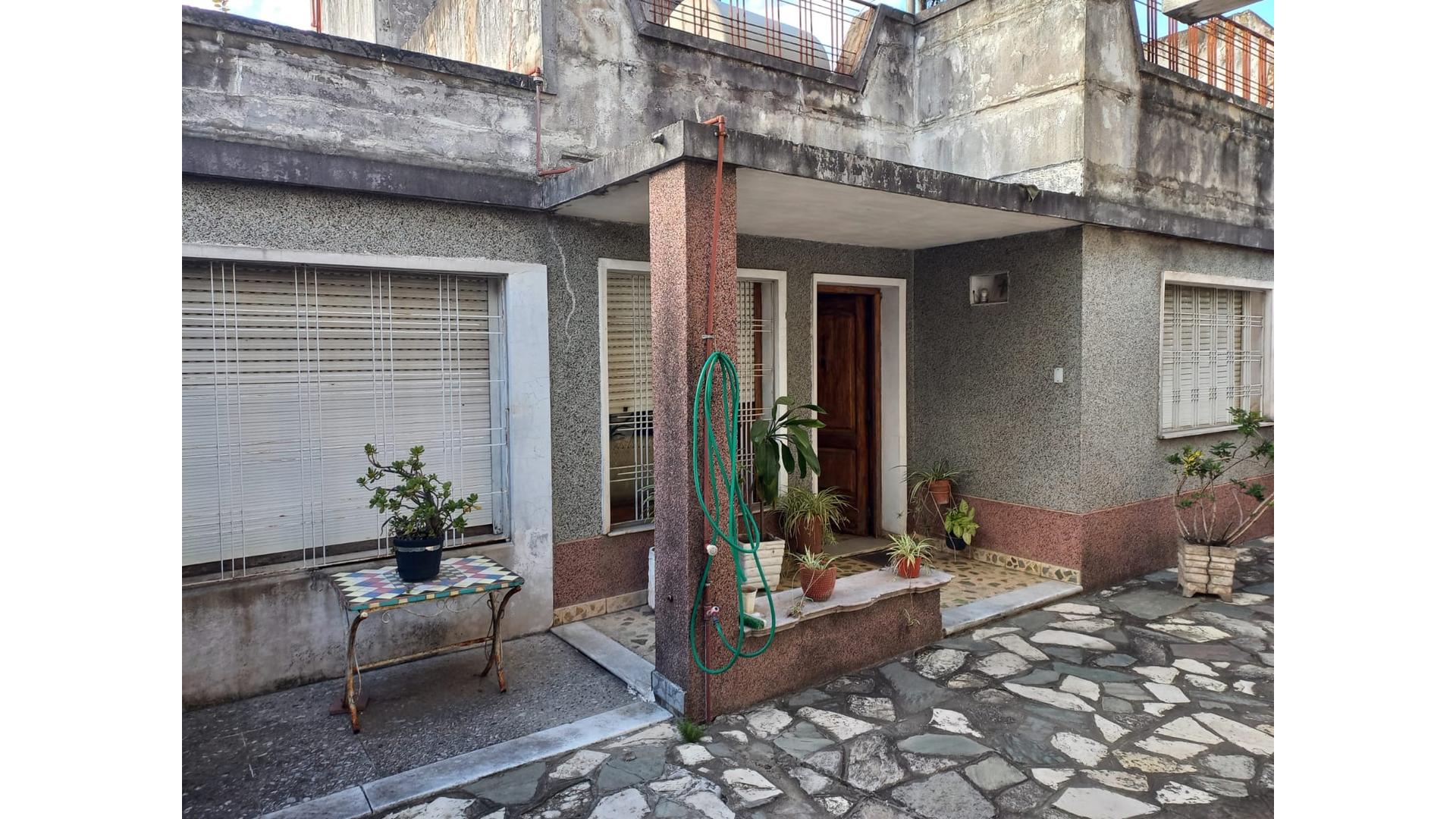 #5140773 | Venta | Casa | Moron (GABRIEL DESIATA BIENES RAICES)