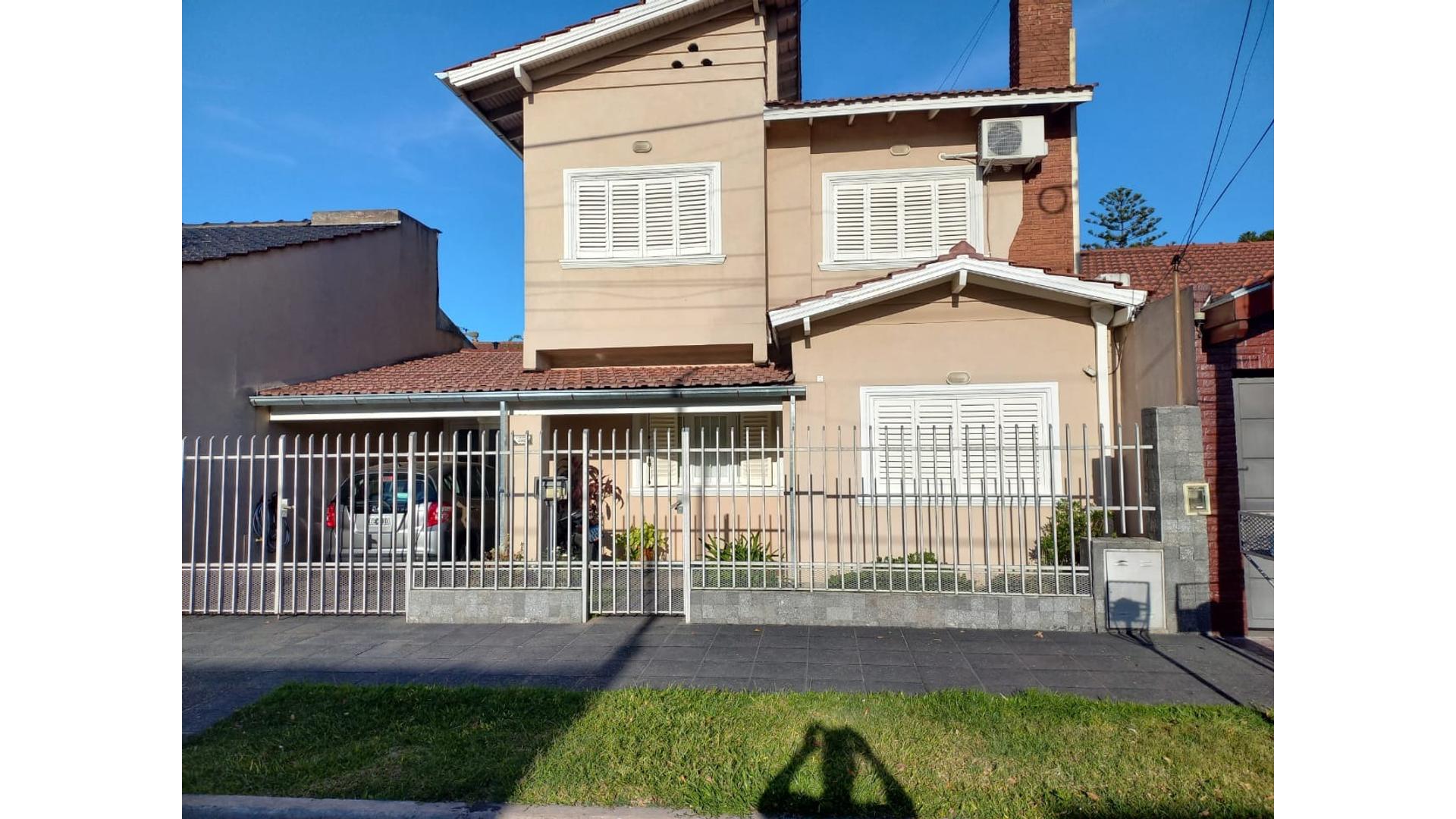 #5147025 | Venta | Casa | Moron (GABRIEL DESIATA BIENES RAICES)