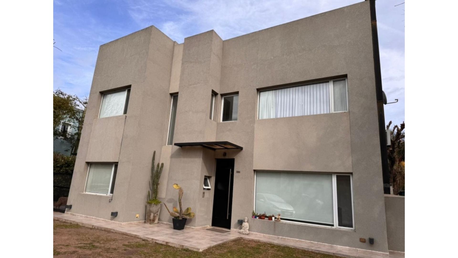 #5392969 | Venta | Casa | Berazategui (Hernan Schaerer Desarrollos Inmobiliarios)