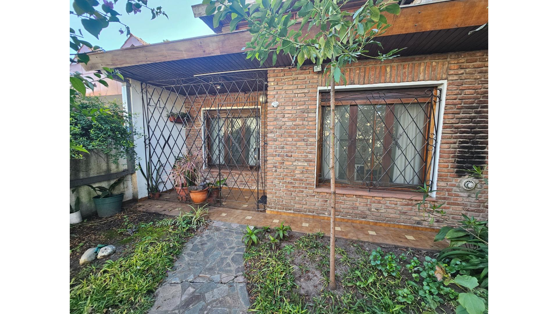 #5347082 | Venta | Casa | Moron (Andrés Martinek Propiedades)