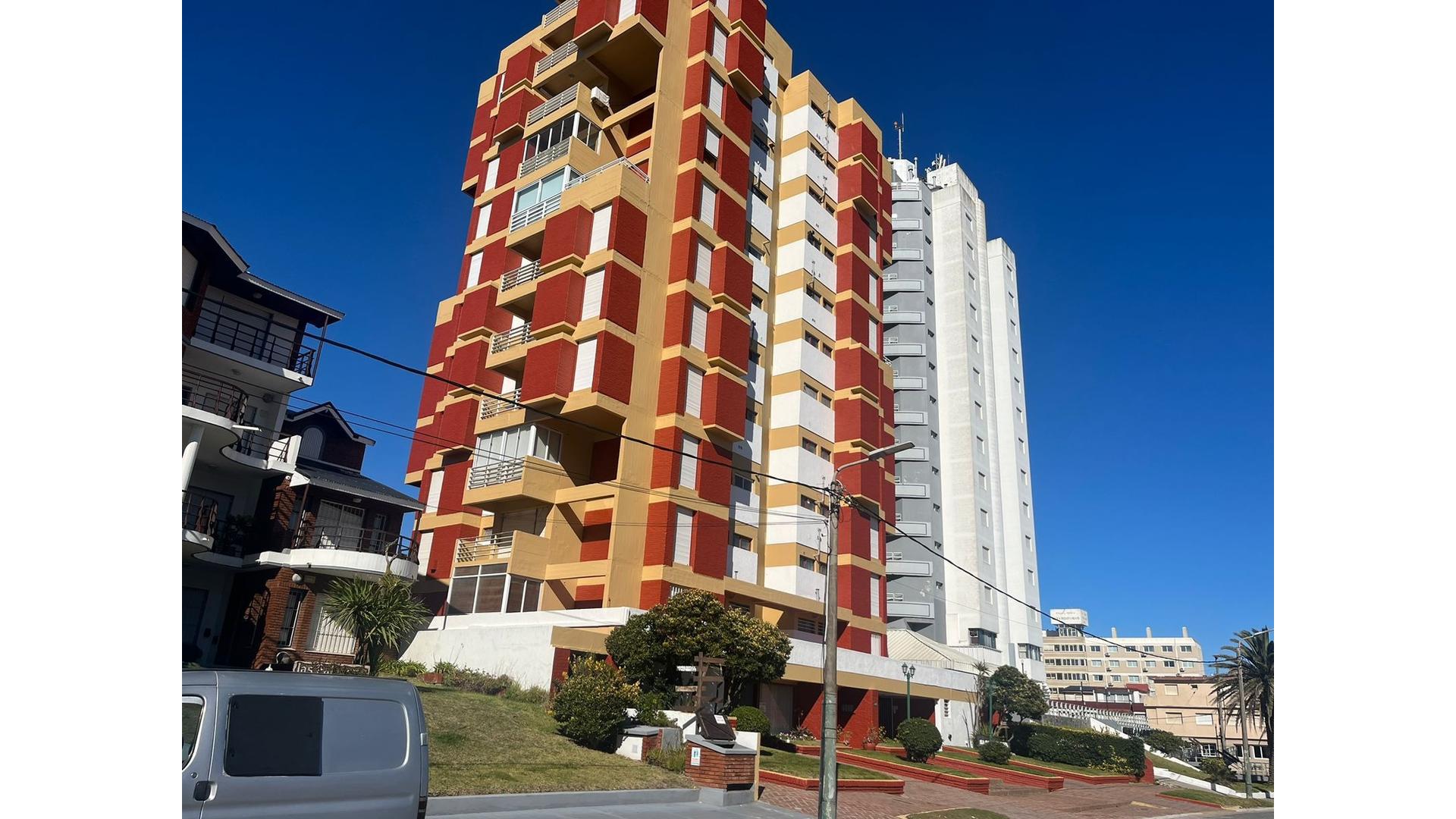 #5366460 | Venta | Departamento | Villa Gesell (Adami Propiedades)