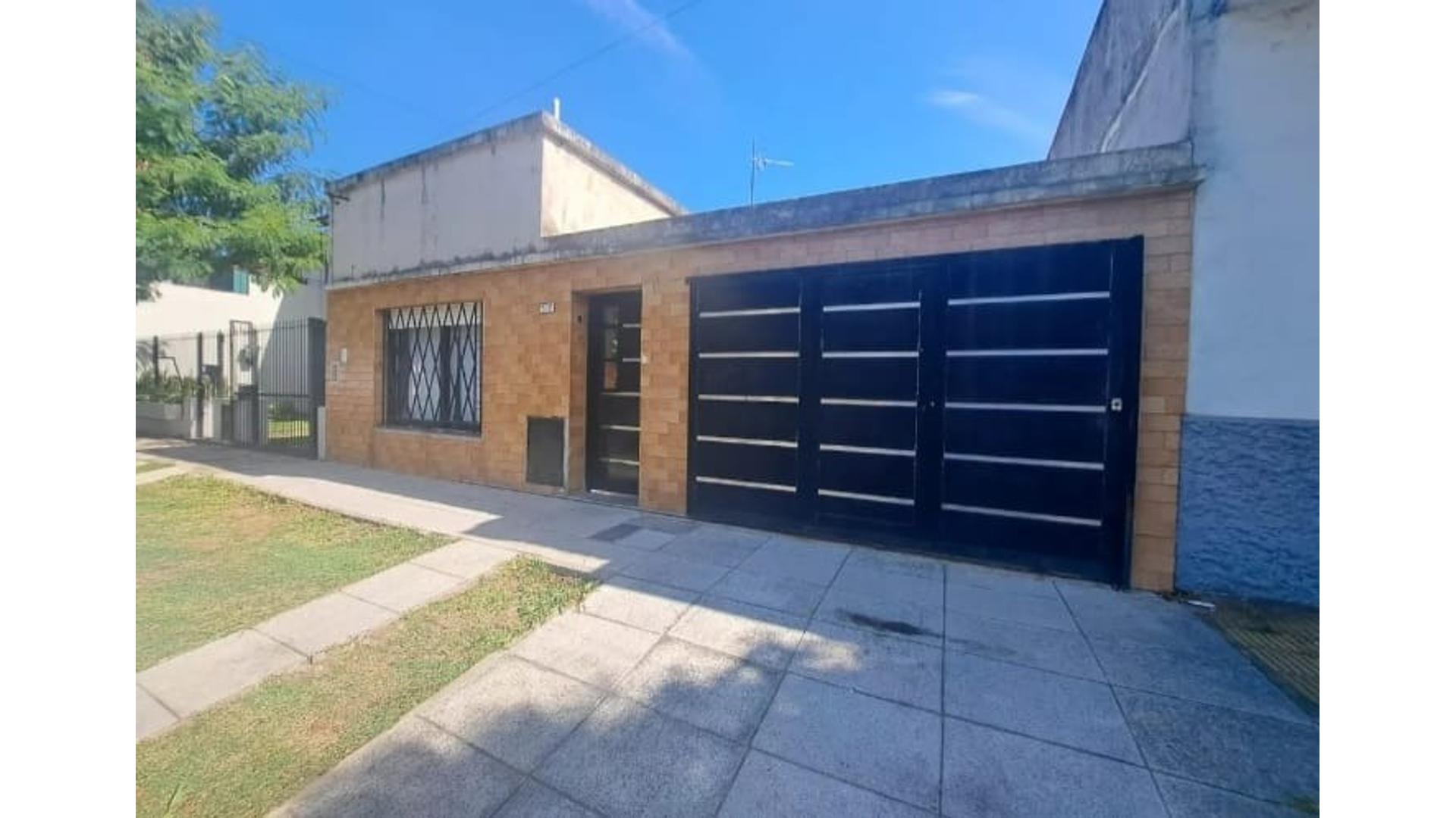 #4968430 | Venta | Casa | Moron (Fabiana M. Tripe Inmuebles)