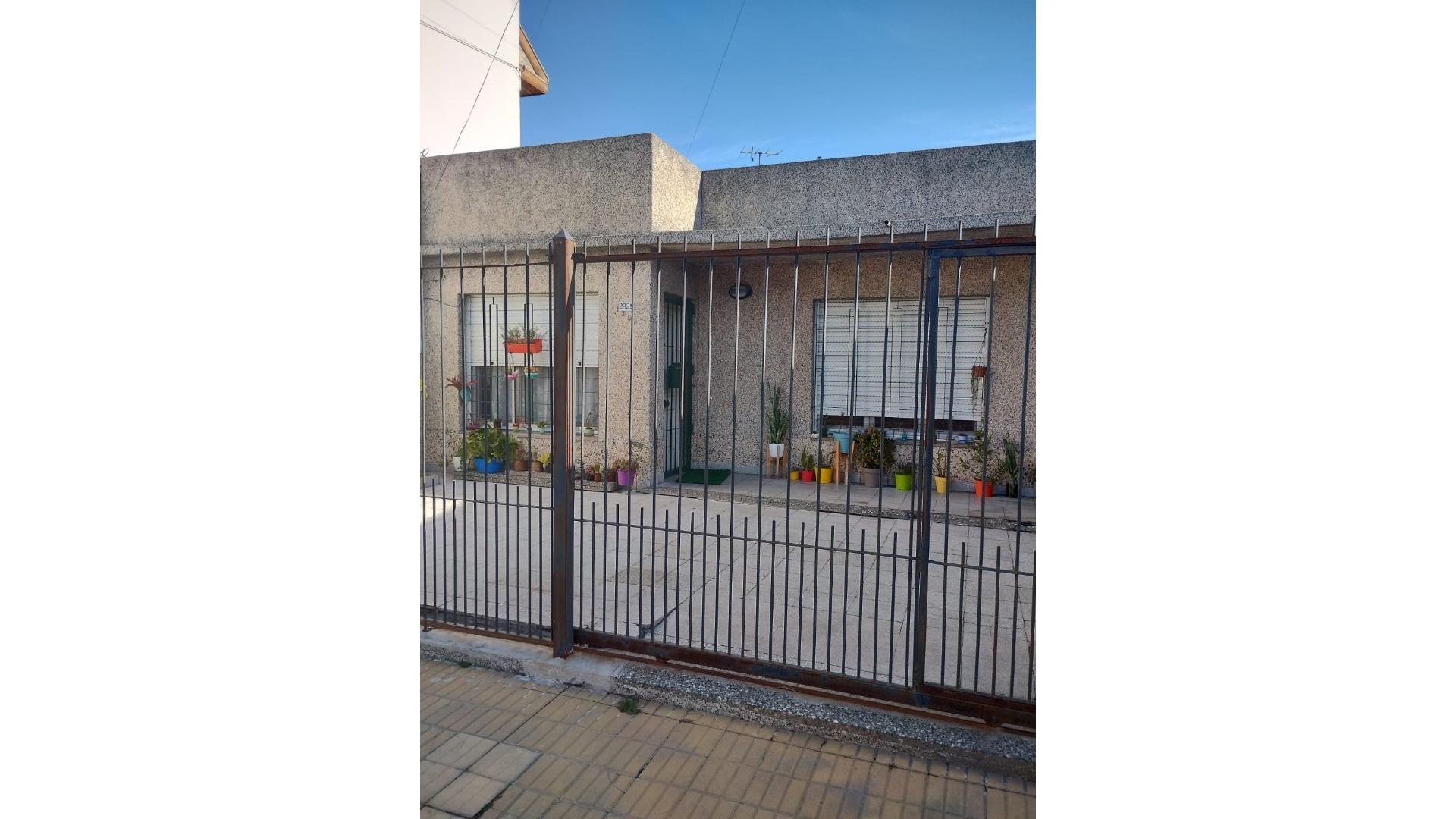 #5355562 | Venta | Casa | Quilmes (Monteseirin Propiedades)