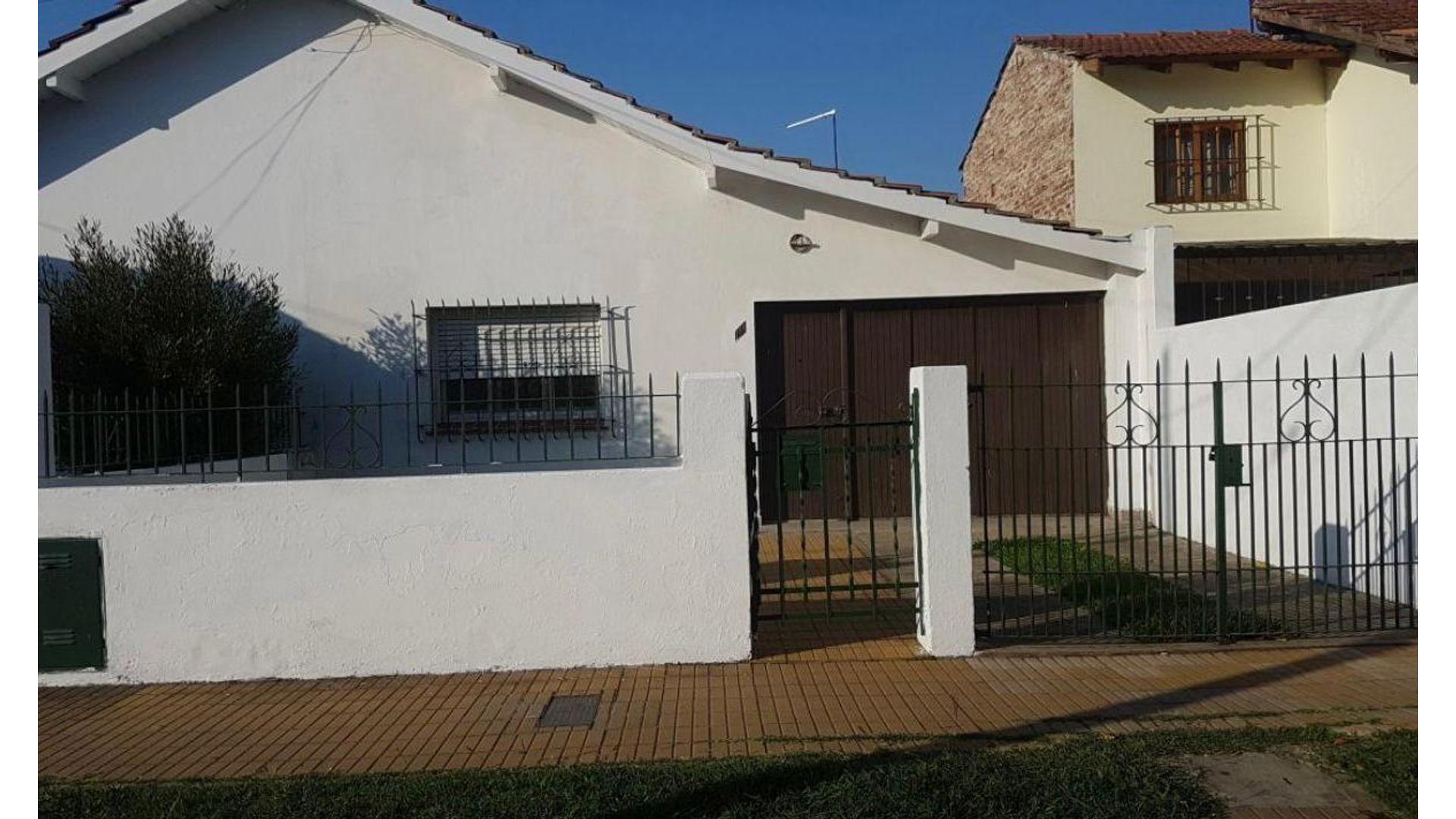 #5361336 | Venta | Casa | Almirante Brown (Claudio Terrasa Estudio Inmobiliario)