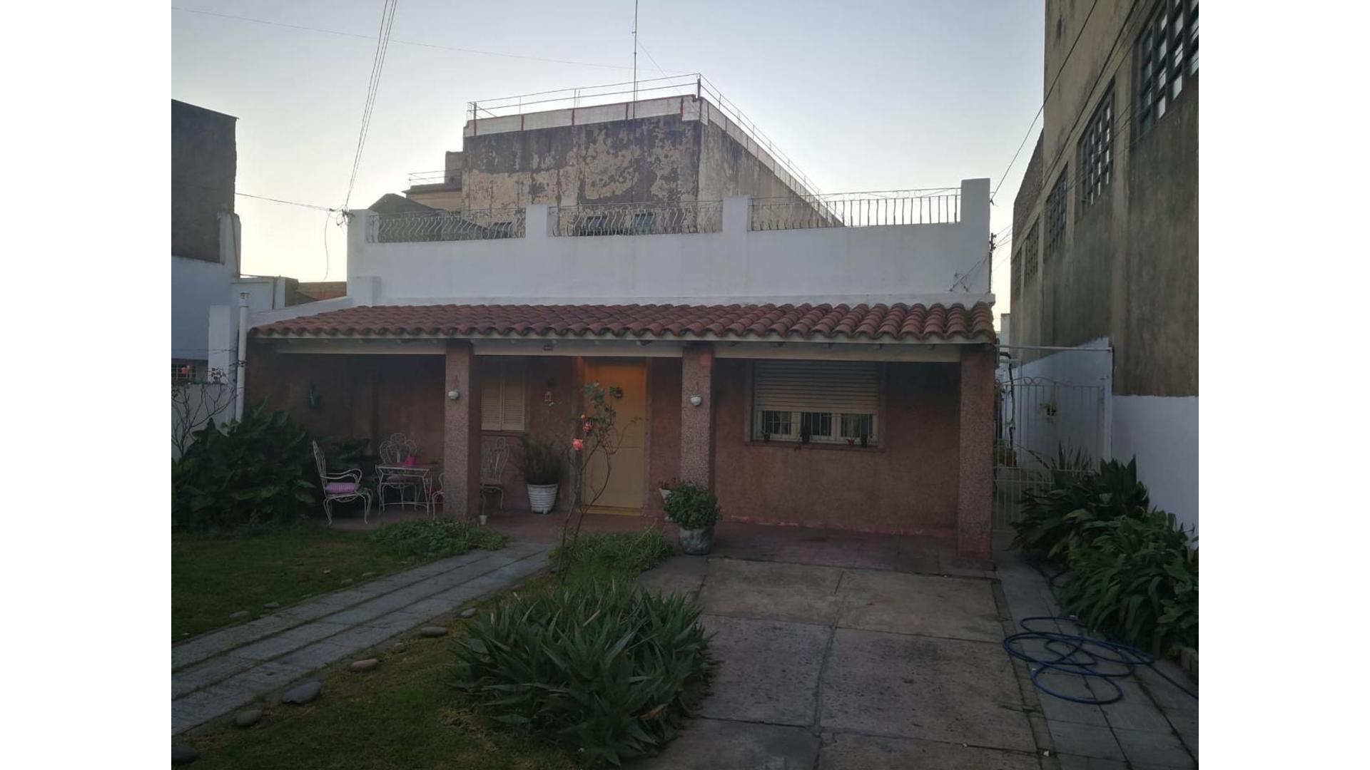 #5345977 | Venta | Casa | Colonia Tres De Febrero (Inmobiliaria Osvaldo H. Carle)