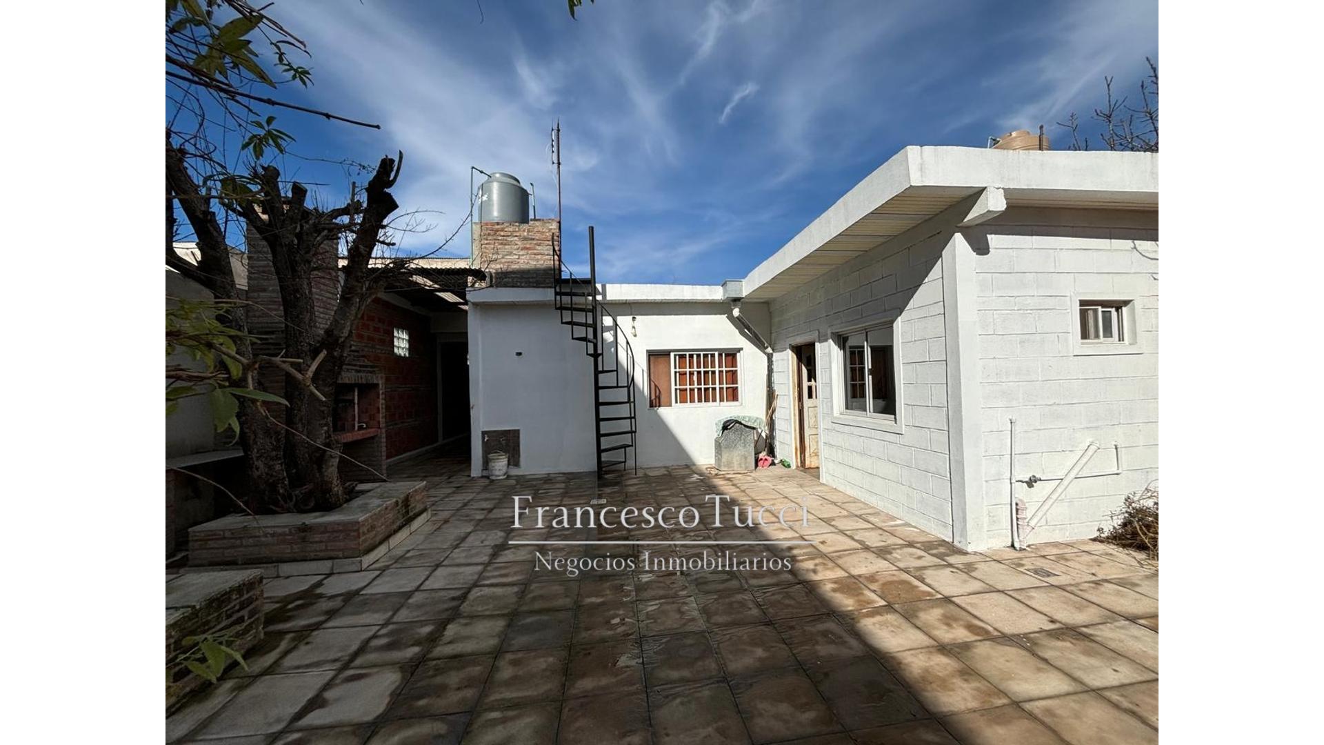 #5359331 | Venta | Casa | Hurlingham (Francesco Tucci Negocios Inmobiliarios)