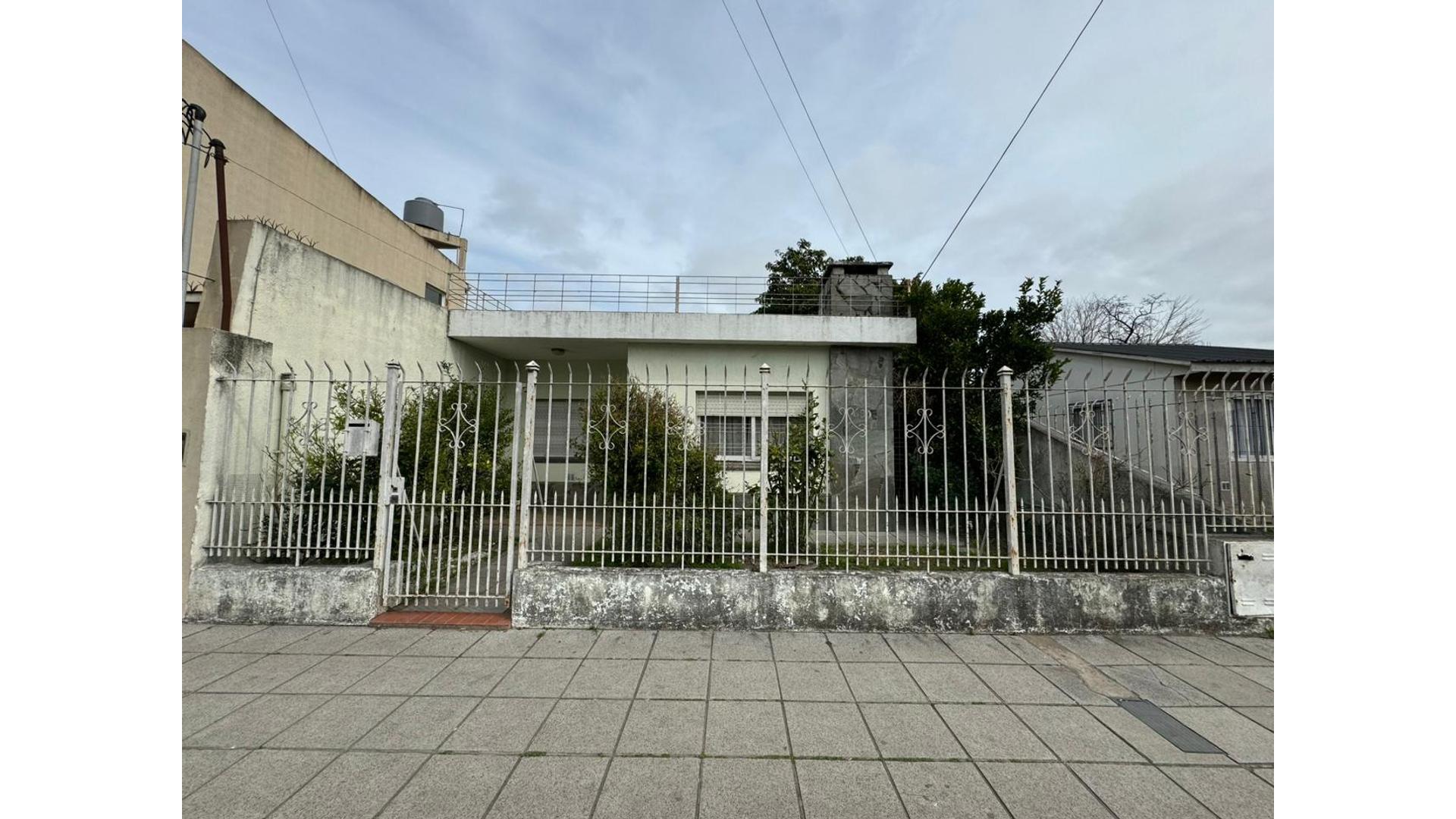 #5362315 | Venta | Casa | Almirante Brown (Claudio Terrasa Estudio Inmobiliario)