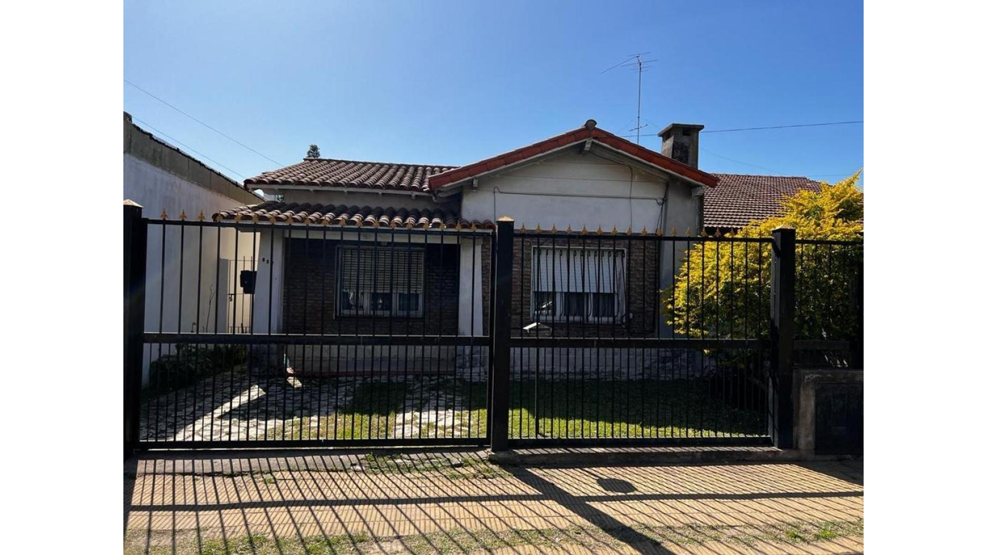 #5366235 | Venta | Casa | Moron (Iglesias Bienes Raíces)