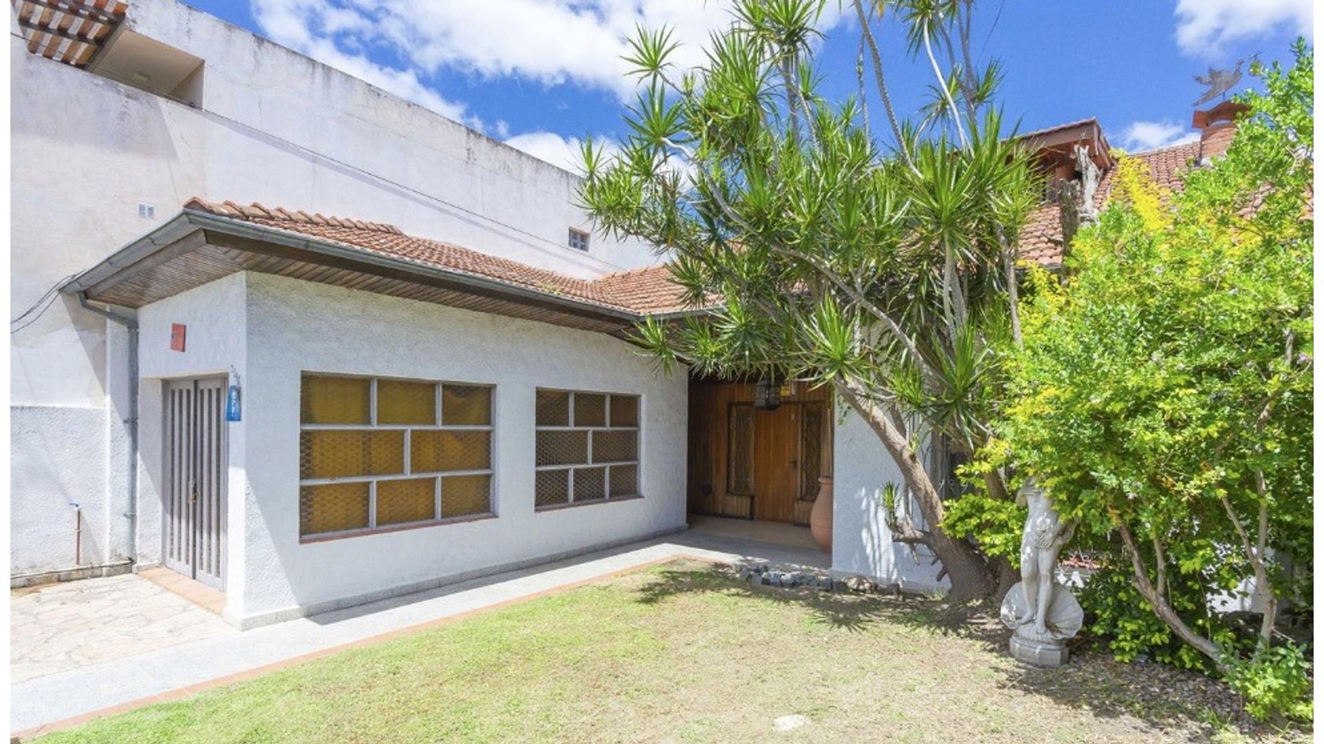 #5369385 | Venta | Casa | Lomas De Zamora (Clayton Pearse Servicios Inmobiliarios)