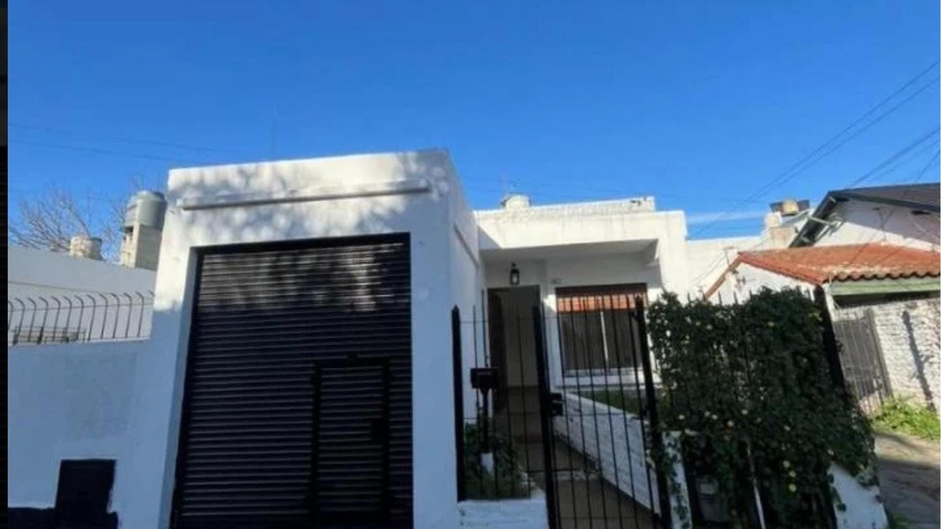 #5377077 | Venta | Casa | Moron (Maite Fernández Rivas Estudio Inmobiliario)